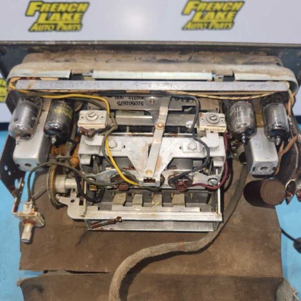 UNTESTED 6VOLT A/M RADIO FITS 1951 PLYMOUTH 1160833
