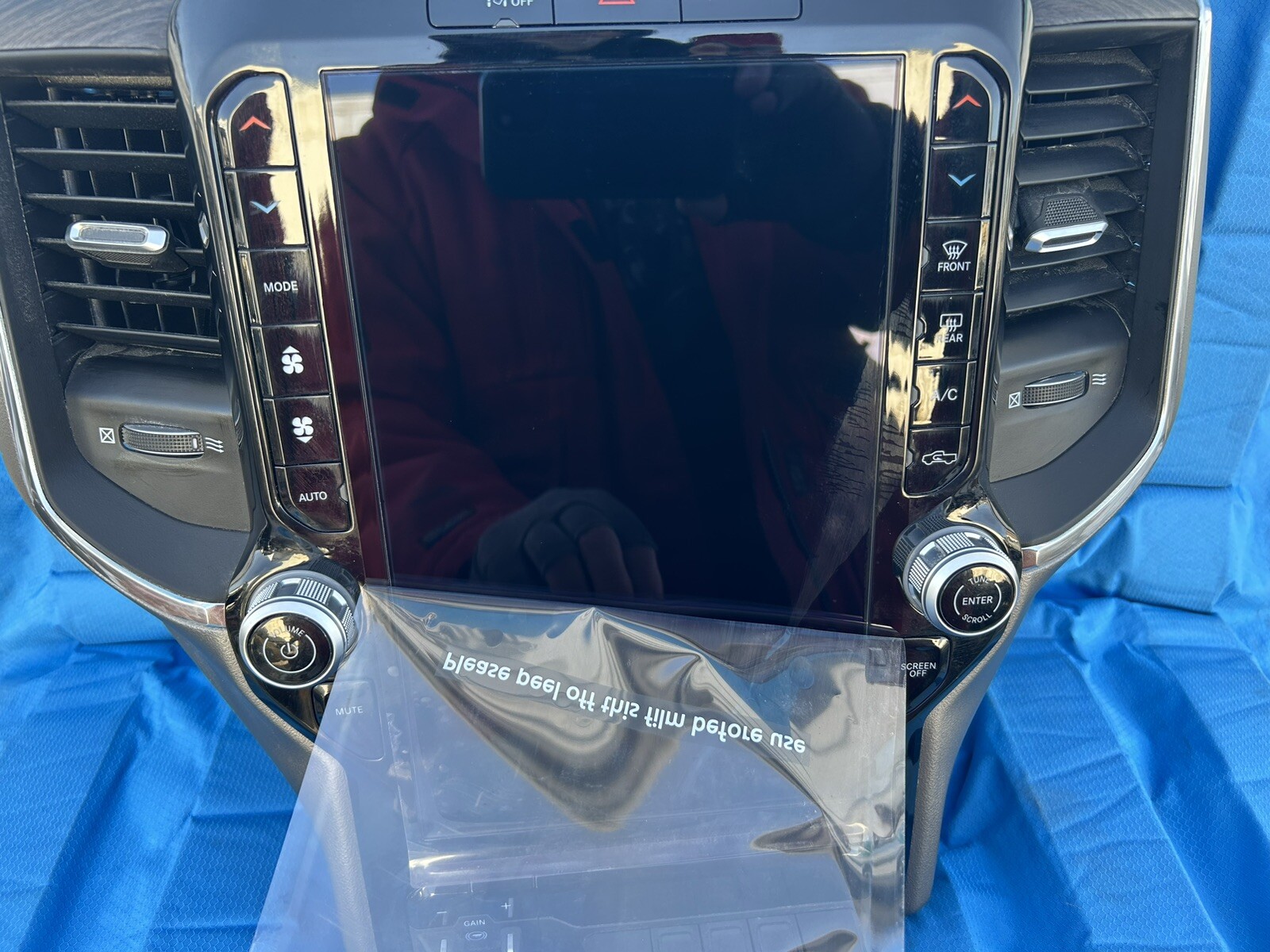 19-25 RAM 12″ UCONNECT 4C CARPLAY/GPS NAV/SXM UAX RADIO BEZEL DISPLAY 68598596AC