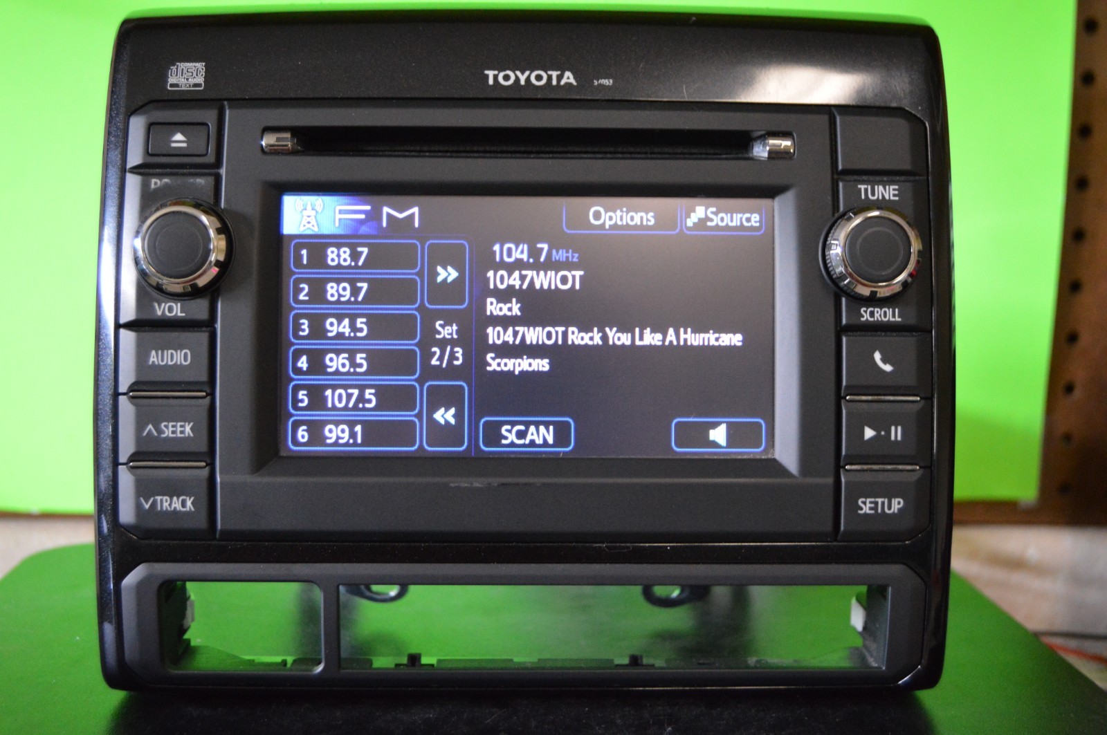12 13 Toyota Tacoma OEM 57053 touchscreen Bluetooth CD player radio 86140-04080