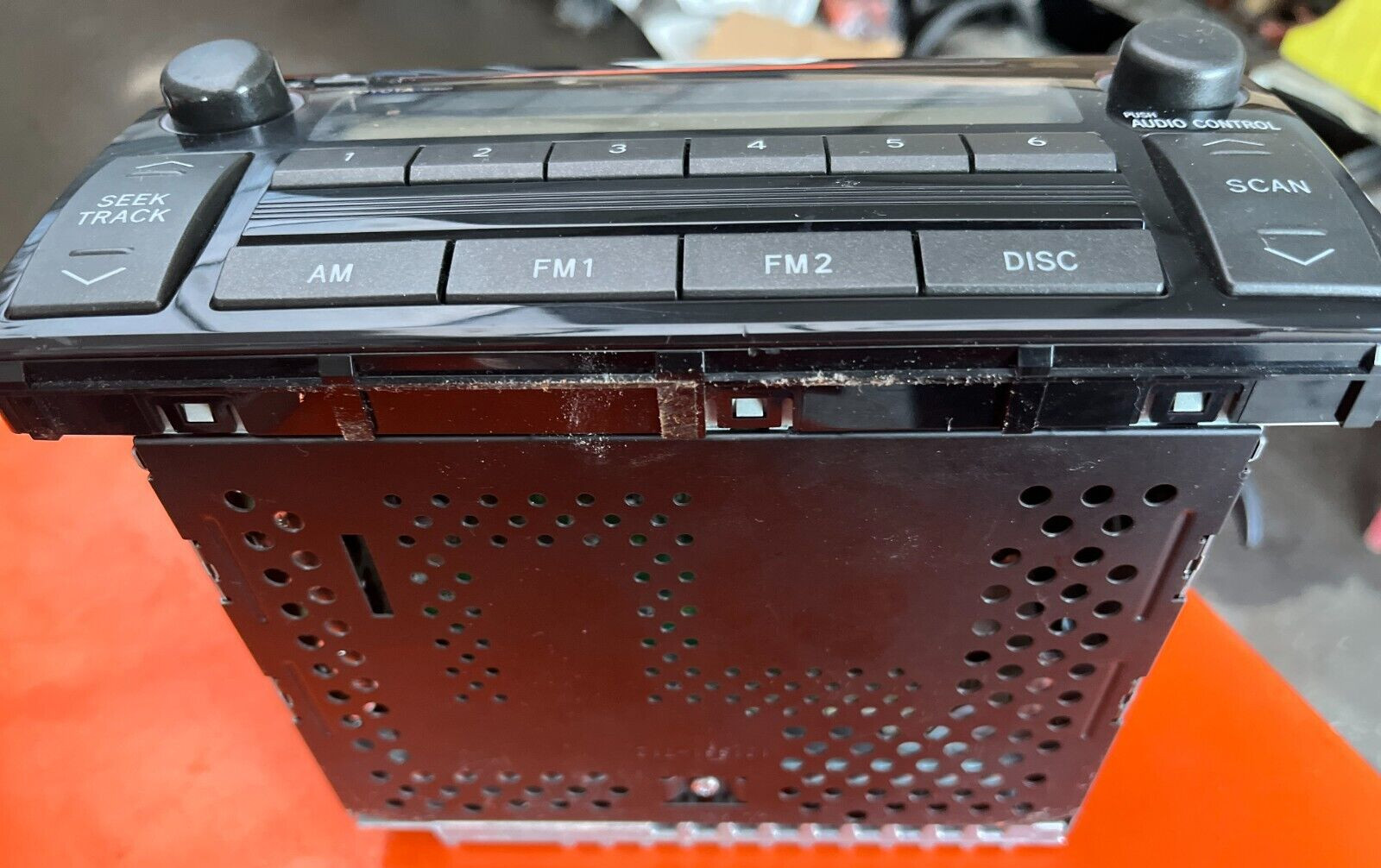 Good Clean OEM 2005 2006 Toyota Camry LE 16860 Stereo AM FM CD Radio & Brackets