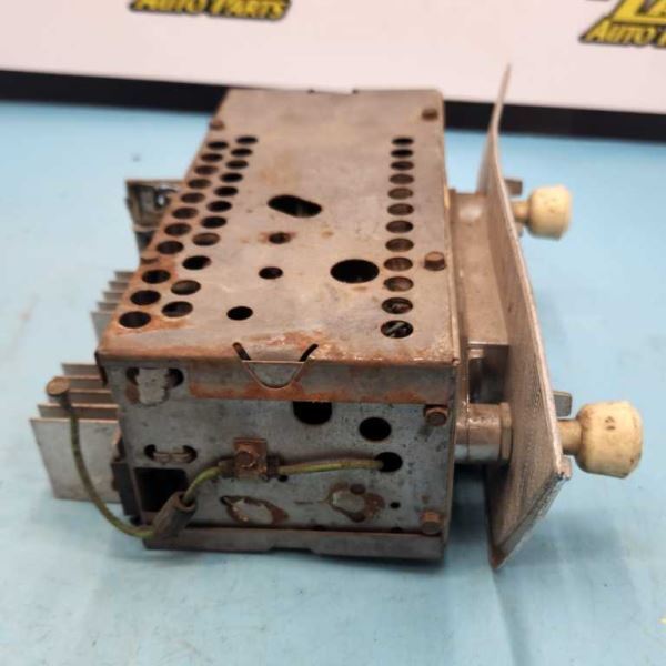AM RADIO 12-VOLT FITS 1962 STUDEBAKER “UNTESTED” 1081549