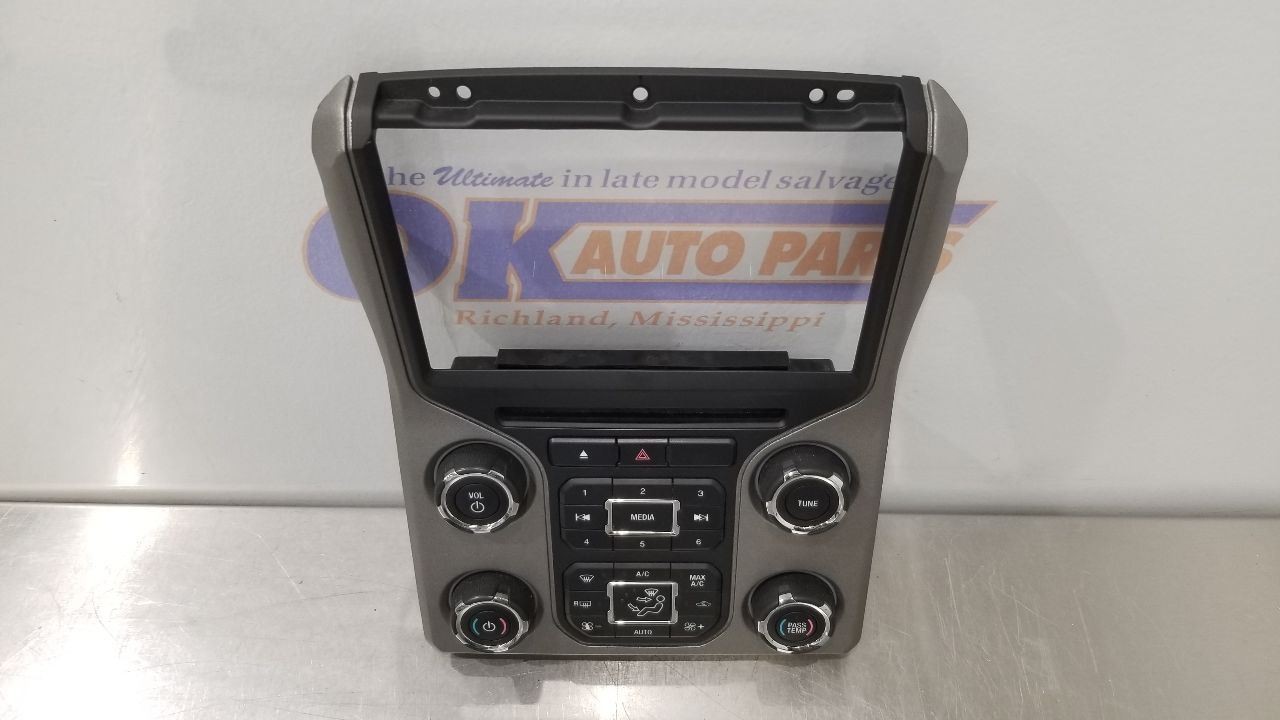 16 FORD F250SD LARIAT RADIO AUDIO AC HEAT TEMPERATURE CONTROL PANEL EC3T18A802FB