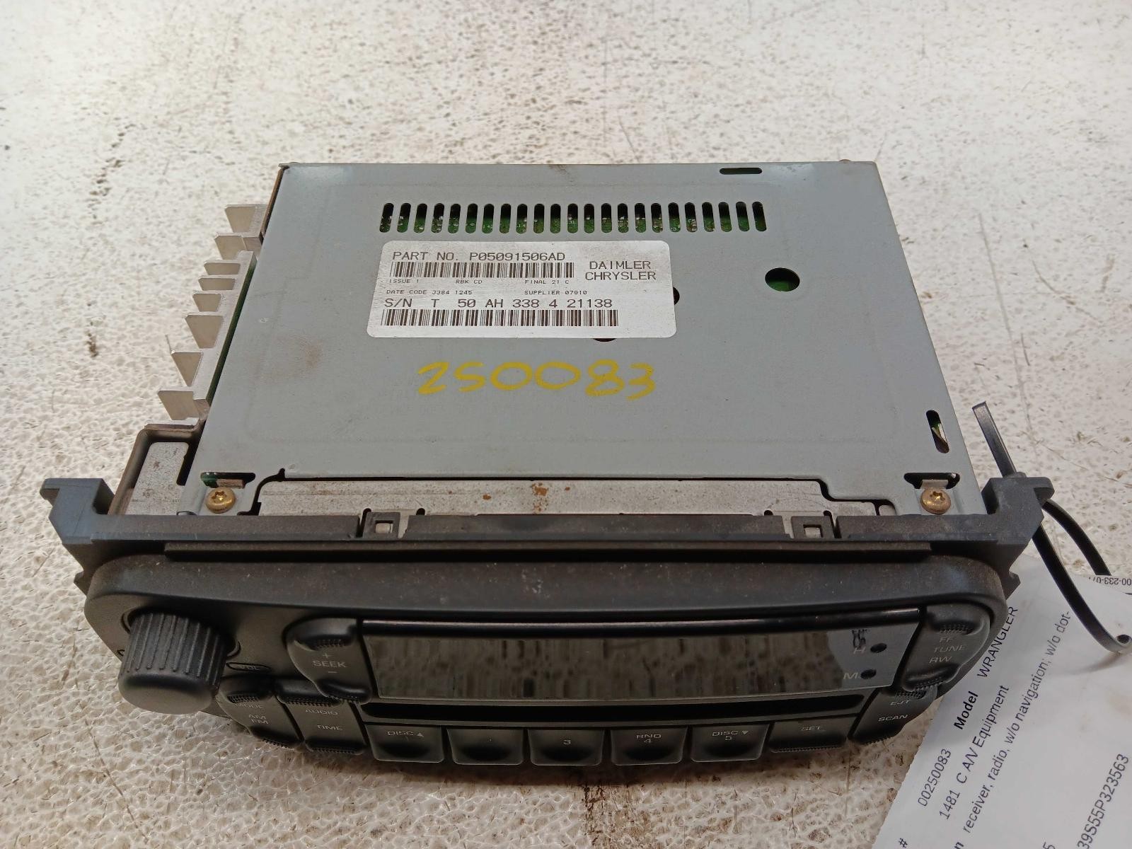 02-06 Jeep Wrangler Radio Receiver AM-FM-CD Player **May Need Programming**