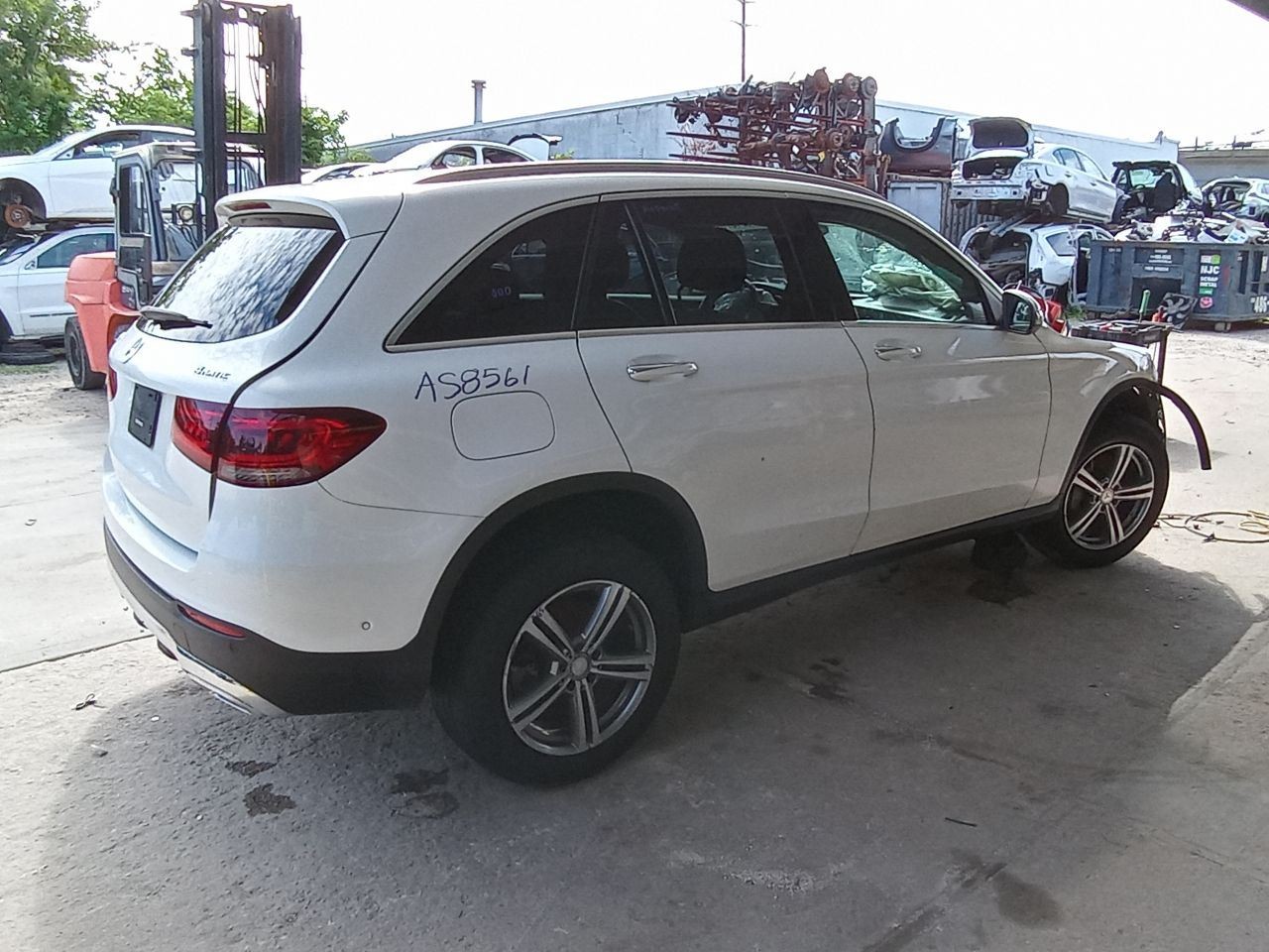 2021 Mercedes GLC300 OEM Radio Display Controls Console Mounted A2539002407