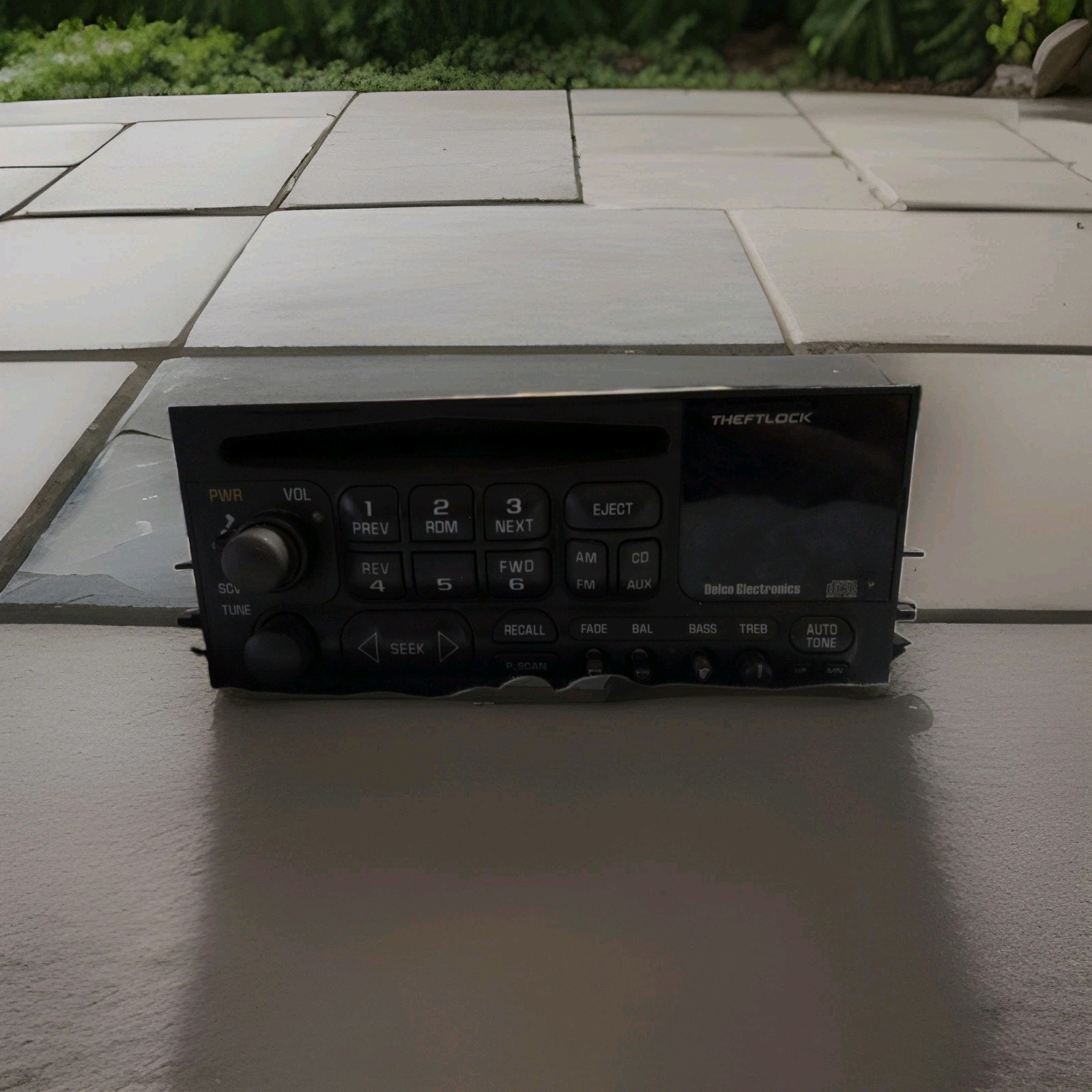 2000 Chevy Silverado CD AM/FM Original Radio with anti-theft clips
