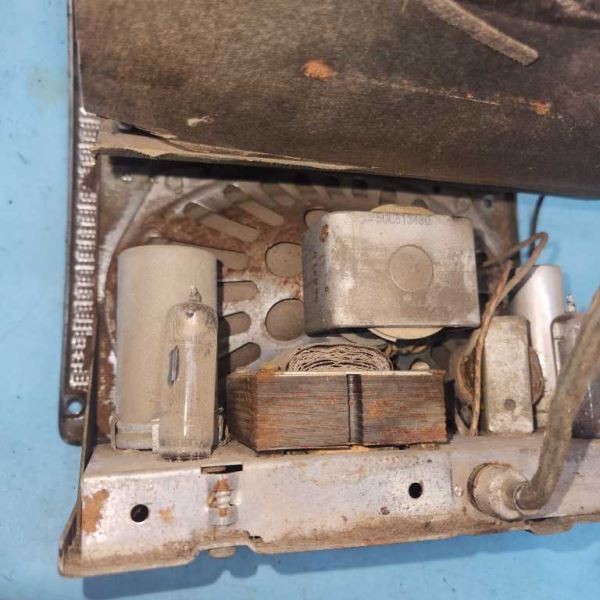 UNTESTED 6VOLT A/M RADIO FITS 1951 PLYMOUTH 1160833