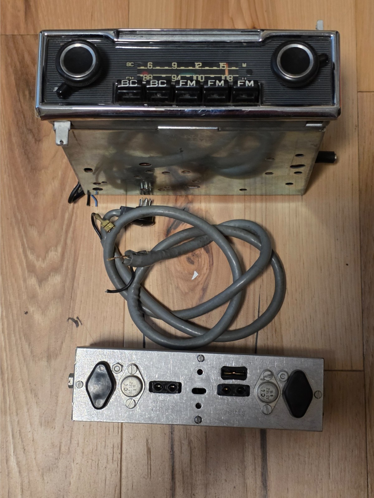 Radio from a 1972 Mercedes Benz SL, Pretty standard for all 350 and 4350SL’s