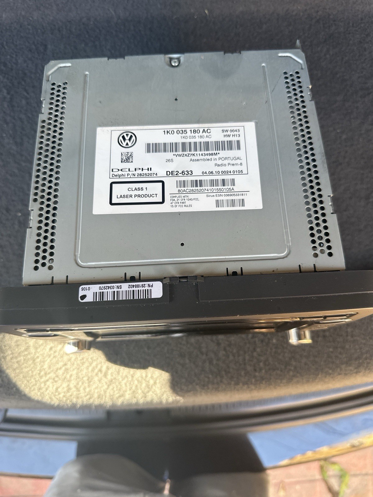 OEM Volkswagen GTI Jetta Golf Radio Stereo Head Unit Delphi 1K0 035 180 AC