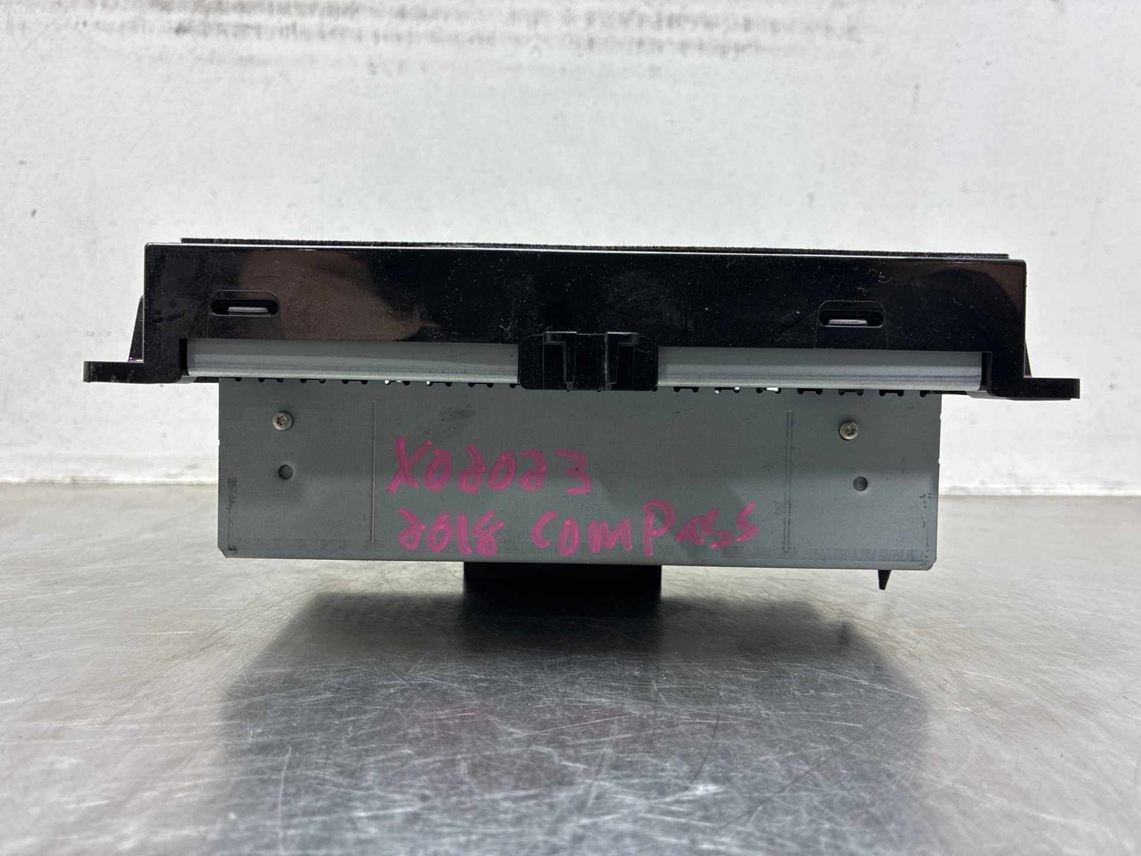 2018 Jeep Compass Radio Receiver Audio AM FM 8.4″ Display Screen OEM 68292822AJ