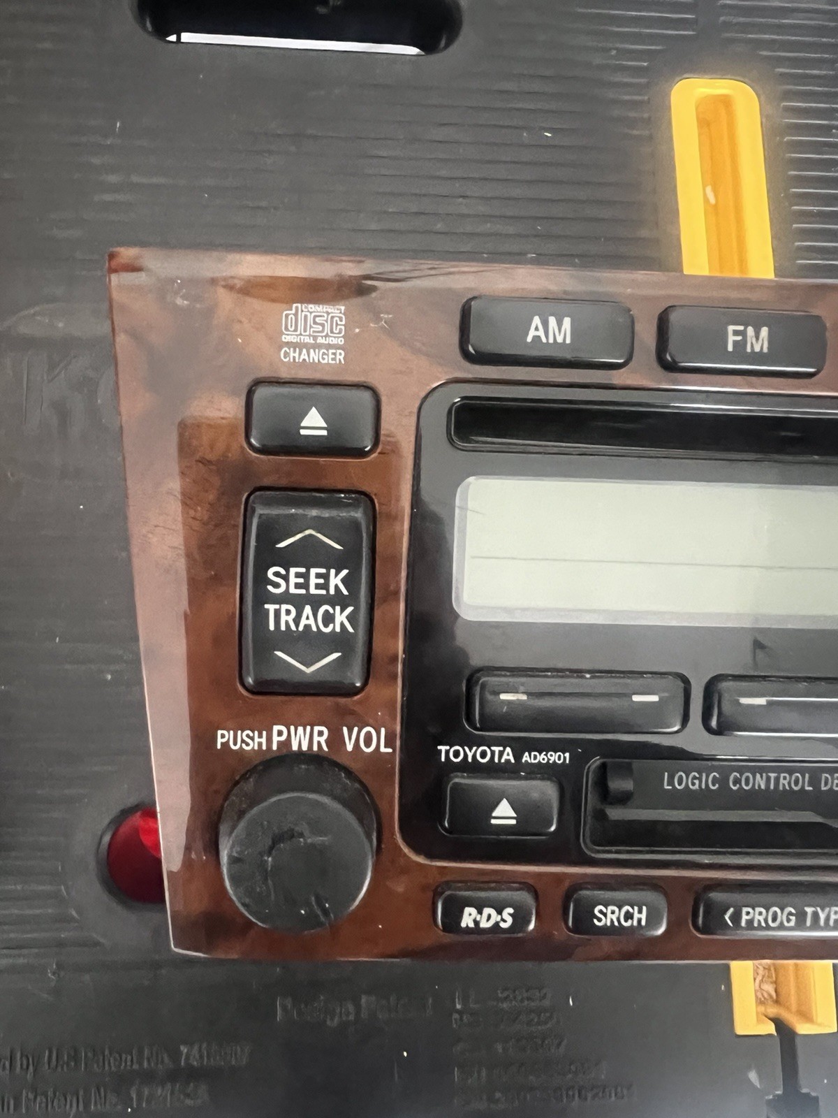 2004 Toyota Avalon Stereo/CD stuck inside. Includes iPhone interface.