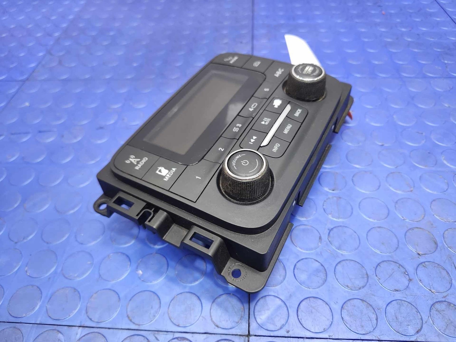 17-18 Dodge Ram Truck Radio Receiver Head Unit AM FM UConnect 3″ Screen OEM