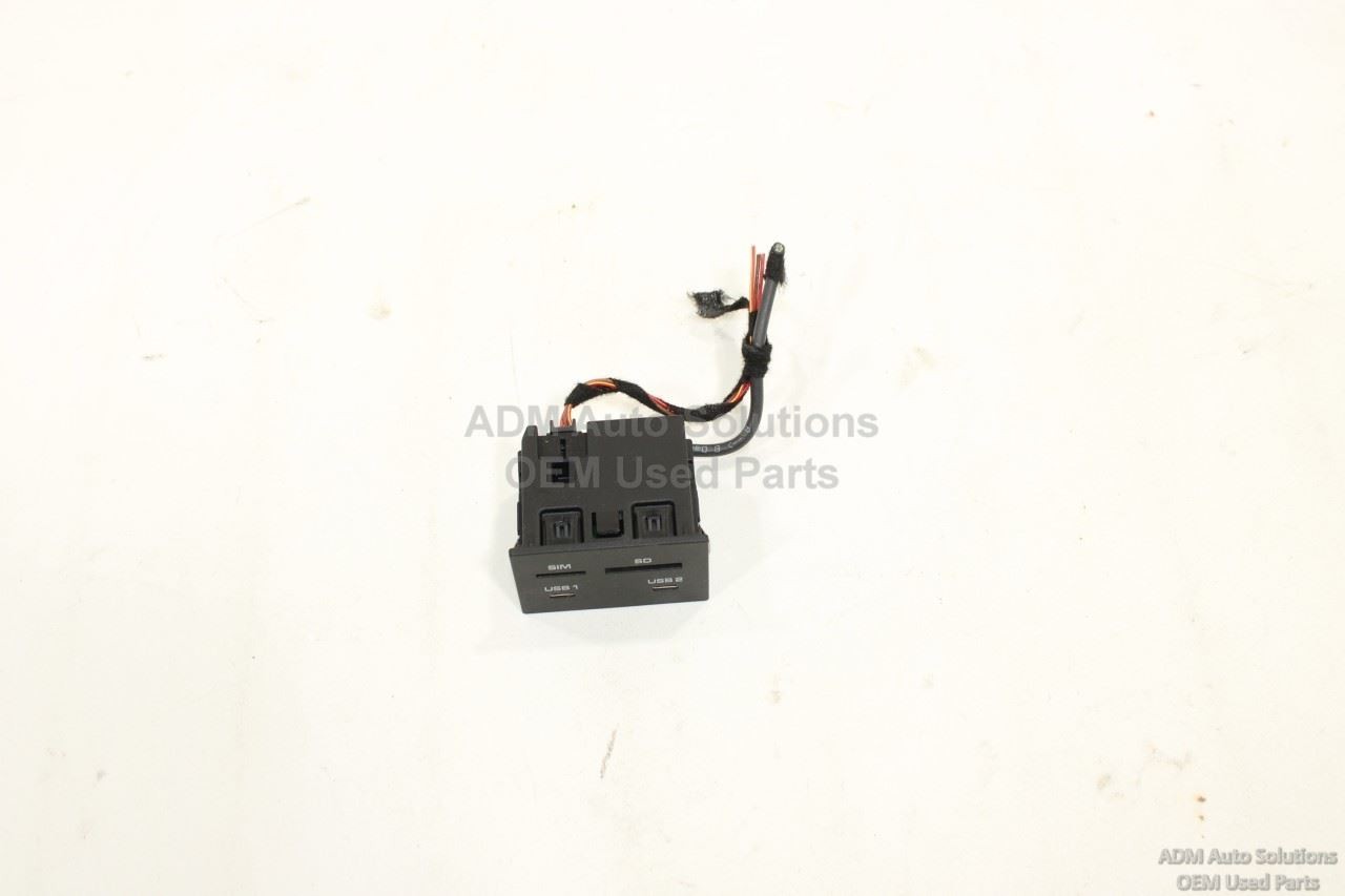 2019-26 PORSCHE MACAN MULTIMEDIA INTERFACE USB TYPE-C SD SIM PORT OEM 95B035736A
