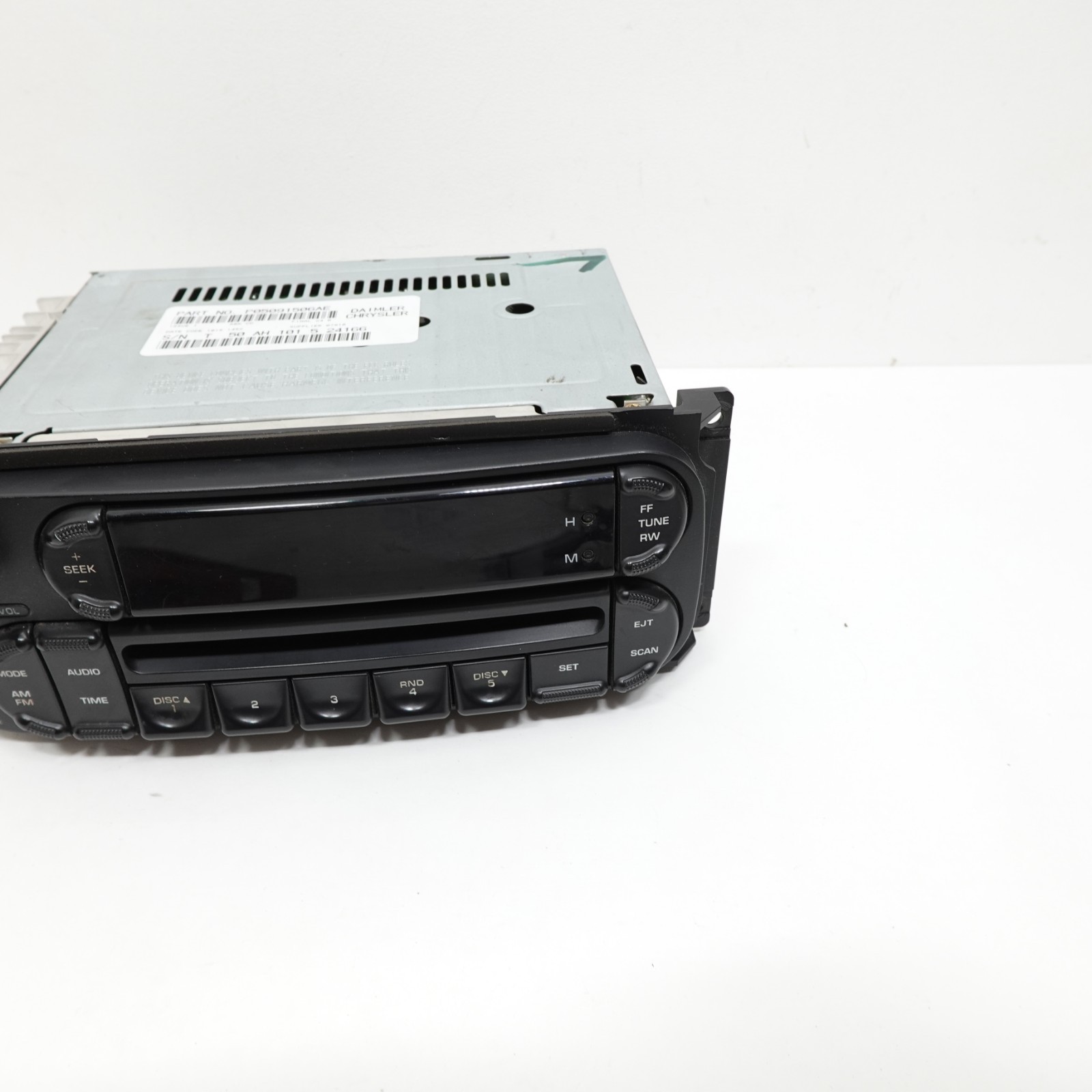 2002 – 2006 Jeep Wrangler TJ Audio Radio Receiver AM/FM/6-CD Changer P05091506AE