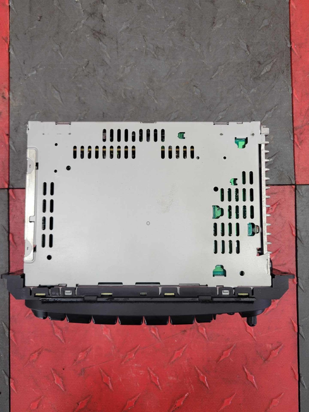 02-04 Dodge Chrysler Jeep Audio Radio Receiver (ID RAZ) (OEM P56038555AF)