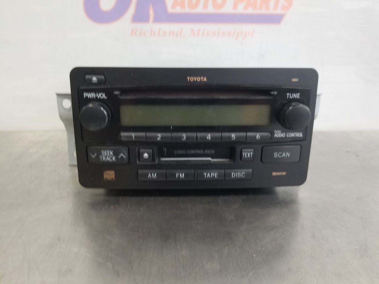 04 2004 TOYOTA SEQUOIA RADIO AUDIO RECEIVER 861200C071