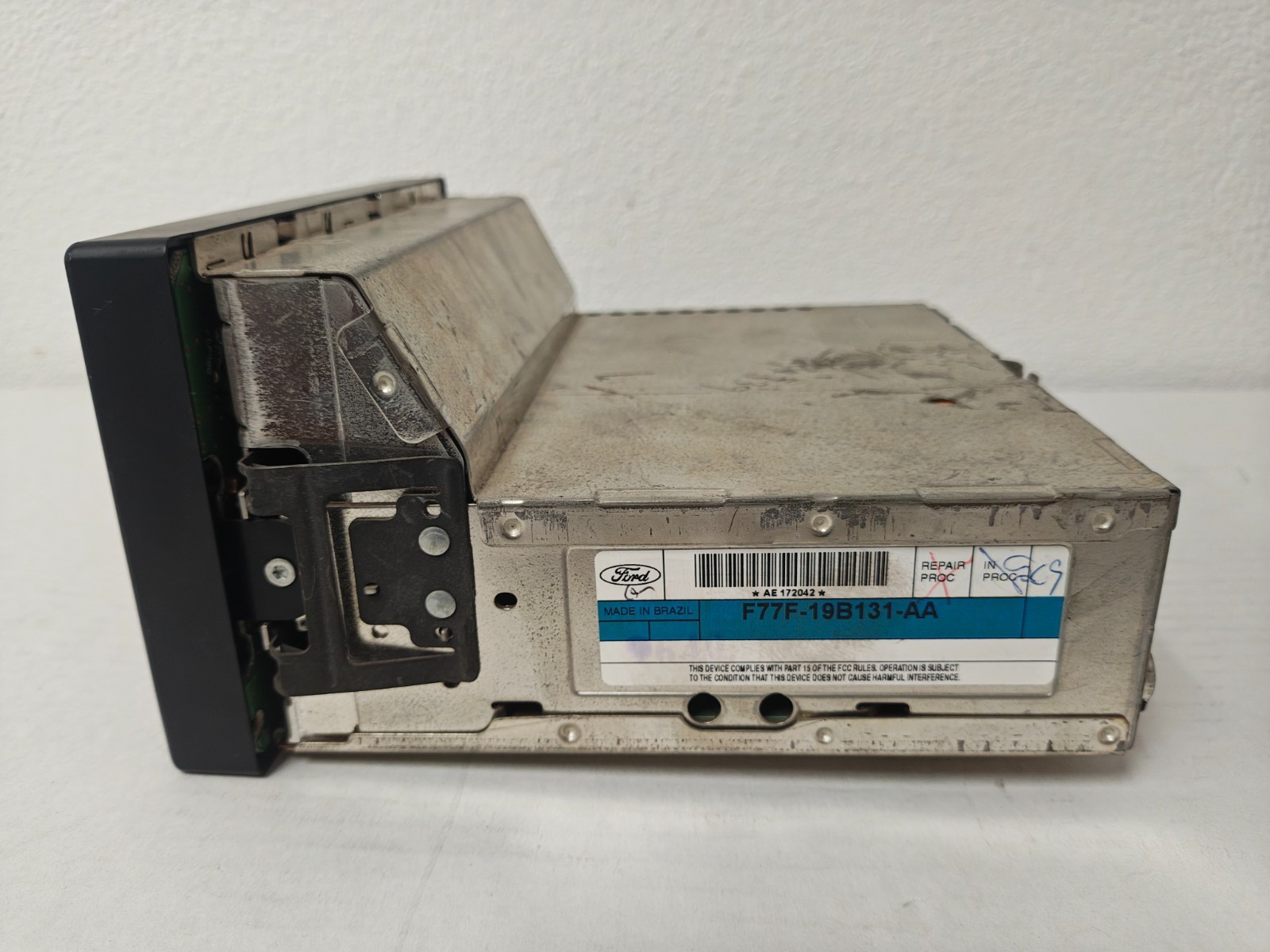OEM Ford Explorer AM and FM Radio, does not have Cassette Player F77F-19B131-AA