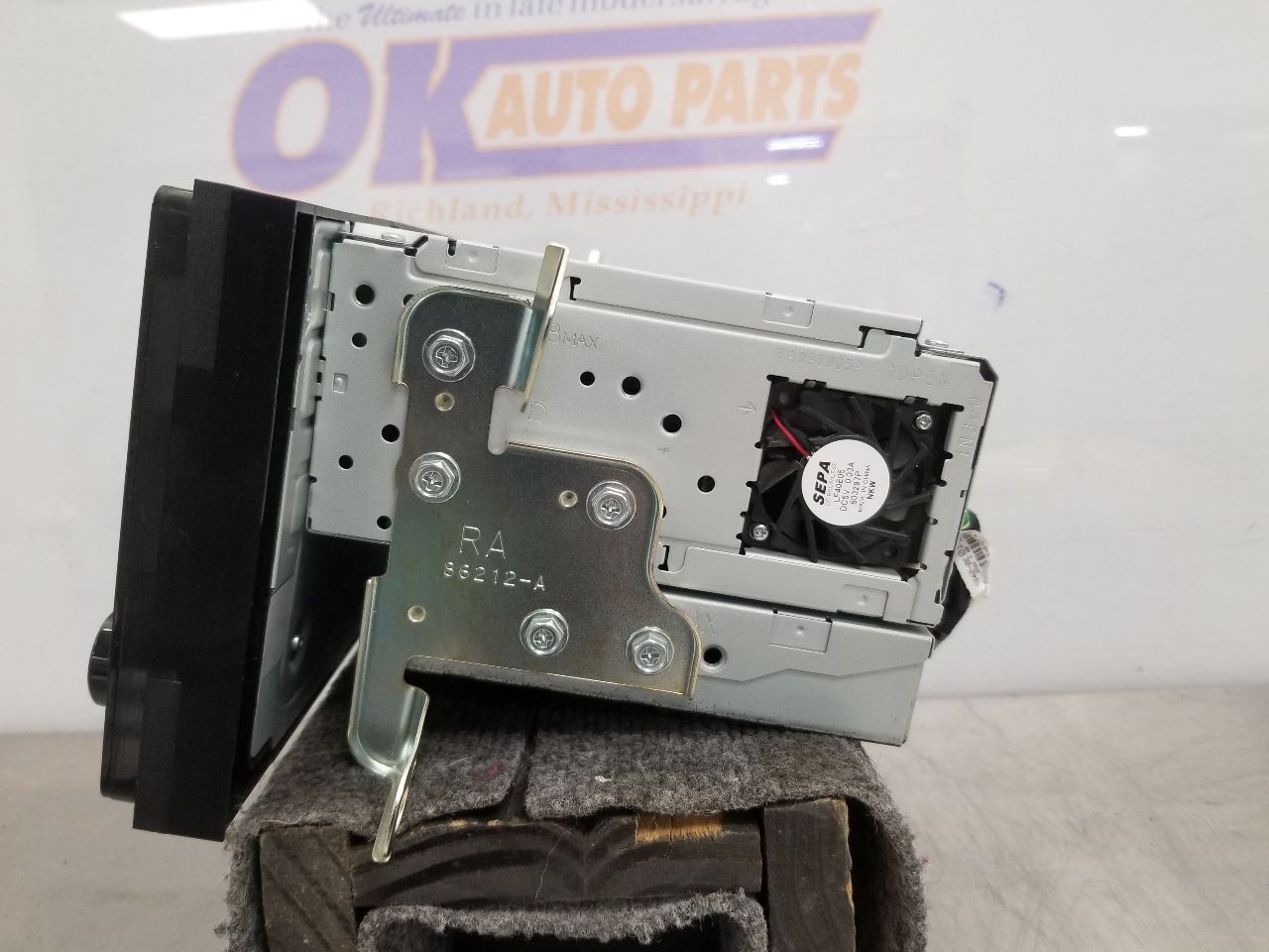 18 TOYOTA TACOMA TRD SPORT RADIO AUDIO DISPLAY AND RECEIVER ID 510365 ON FACE