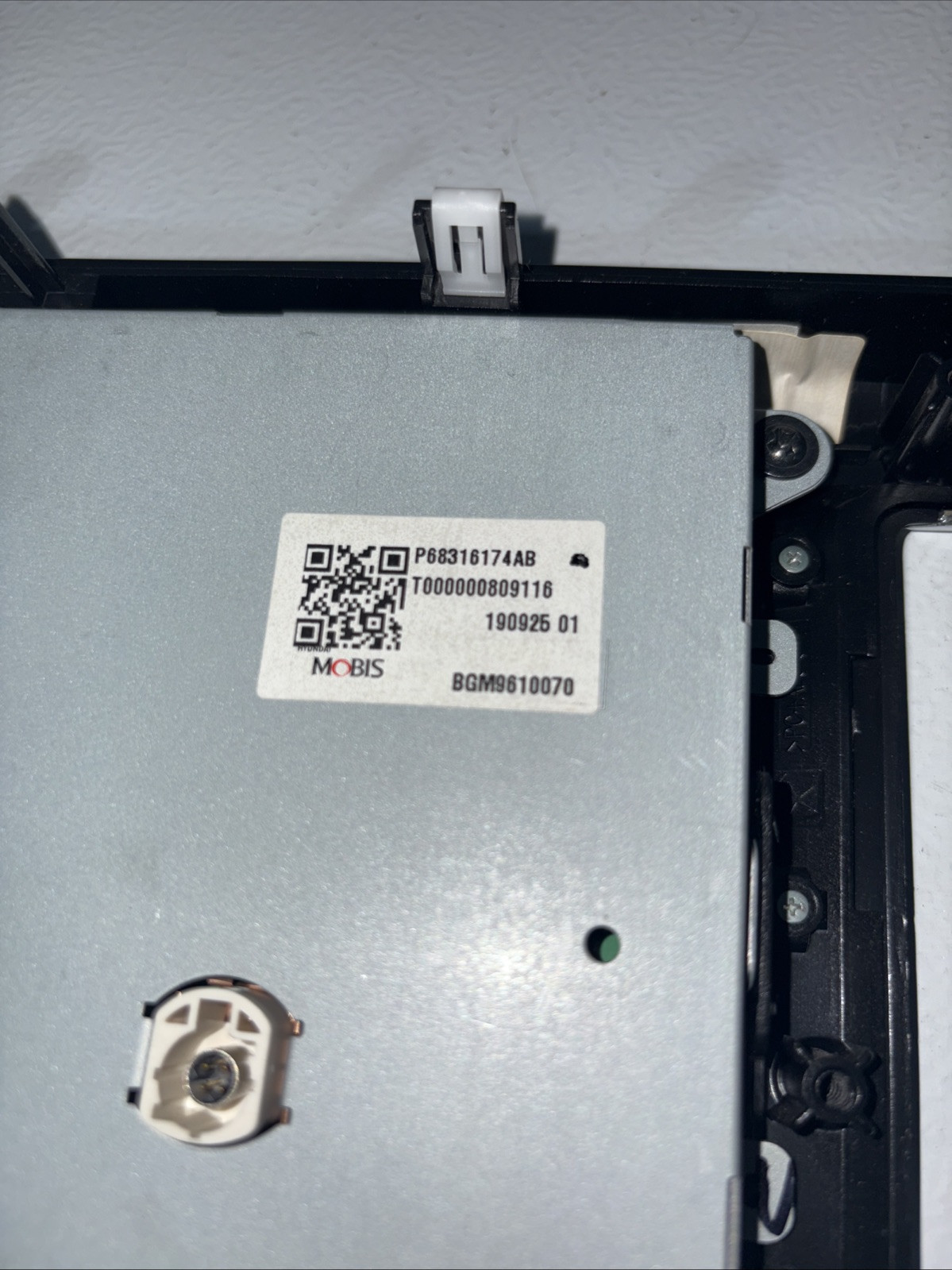 Uconnect Radio head Unit For 2018-2020 Chrysler Pacifica