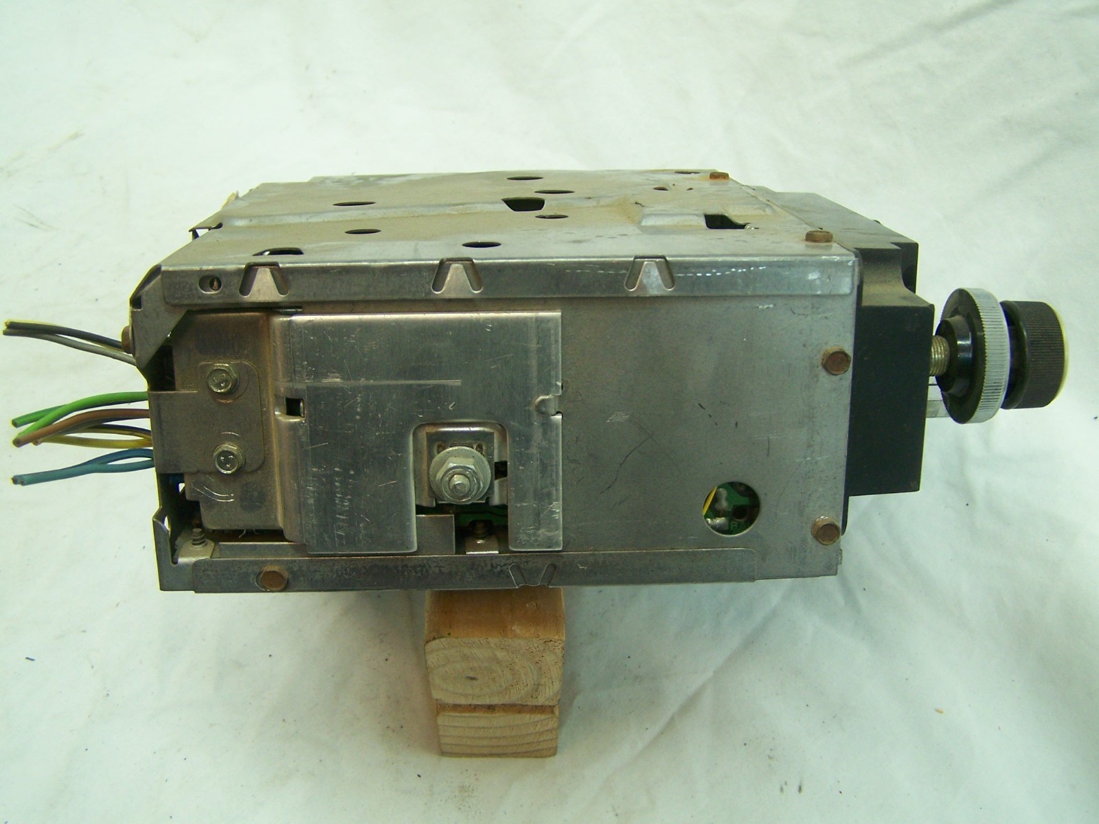 Corvette 1977-1980 AM FM Stereo Radio with Knobs in Unknown Working Condition