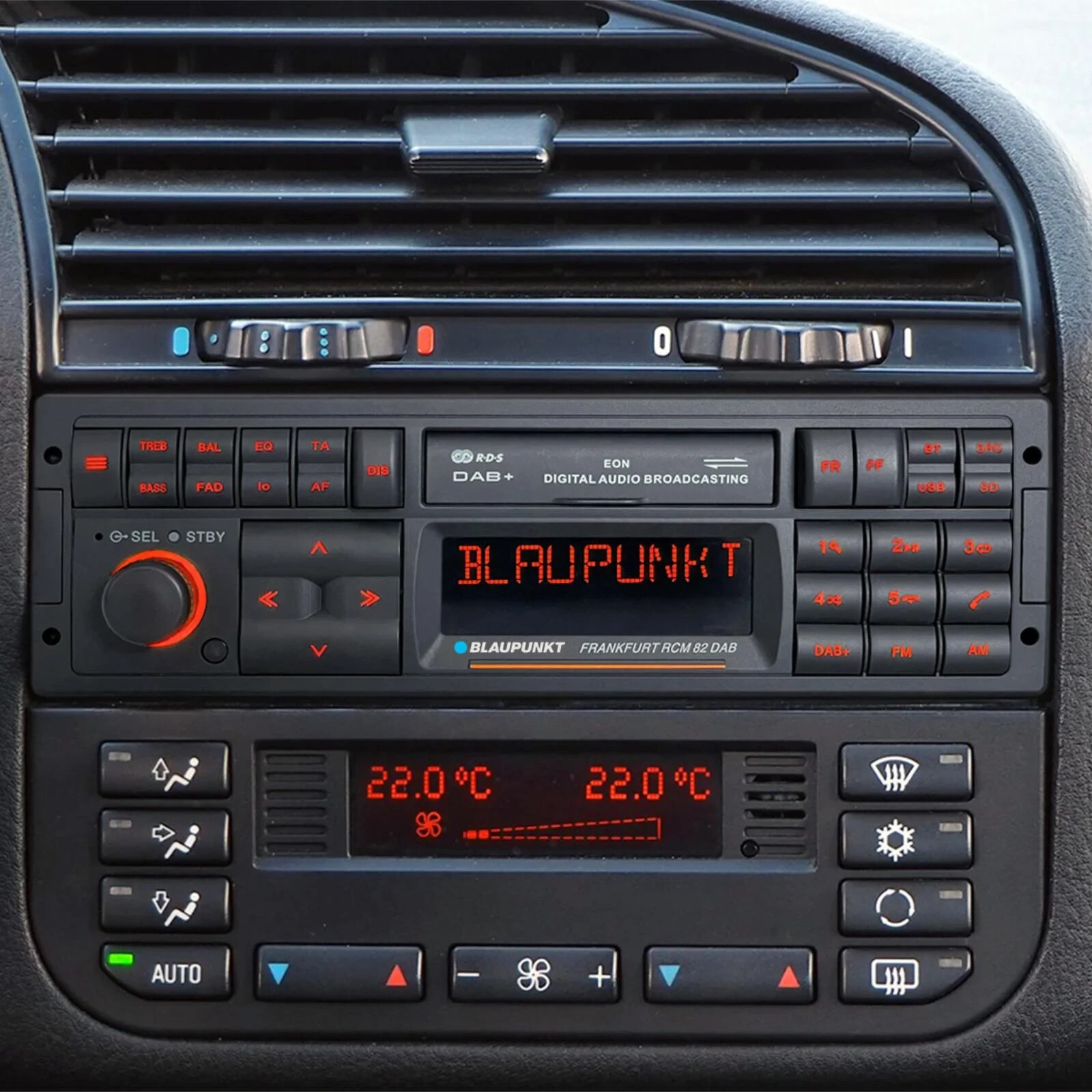 Blaupunkt Frankfurt RCM 82 Retro car stereo radio Bluetooth USB AUX input MP3 NP