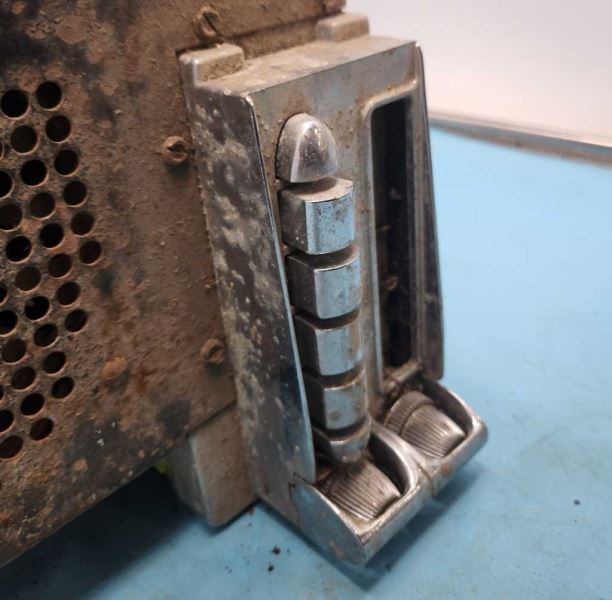 AM/PB RADIO “PA393607” FITS 1948 PACKARD “UNTESTED” 1081604