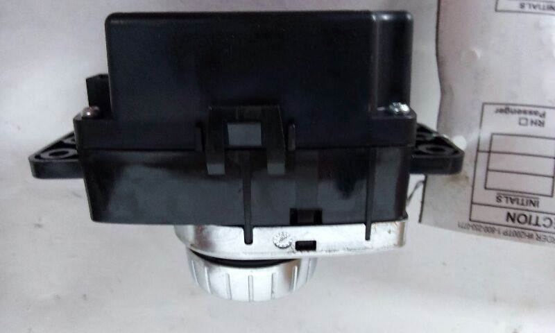 15-17 Mercedes GLA Class GLA 250 Radio 156 Type Knob Control