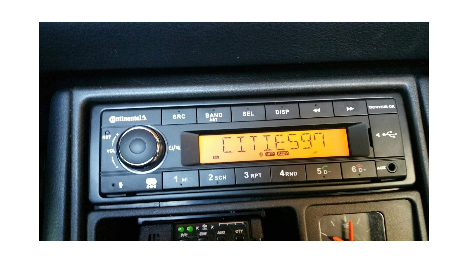 VDO Continental TR7412UB-OR European Style 12v Radio Orange Display Bluetooth