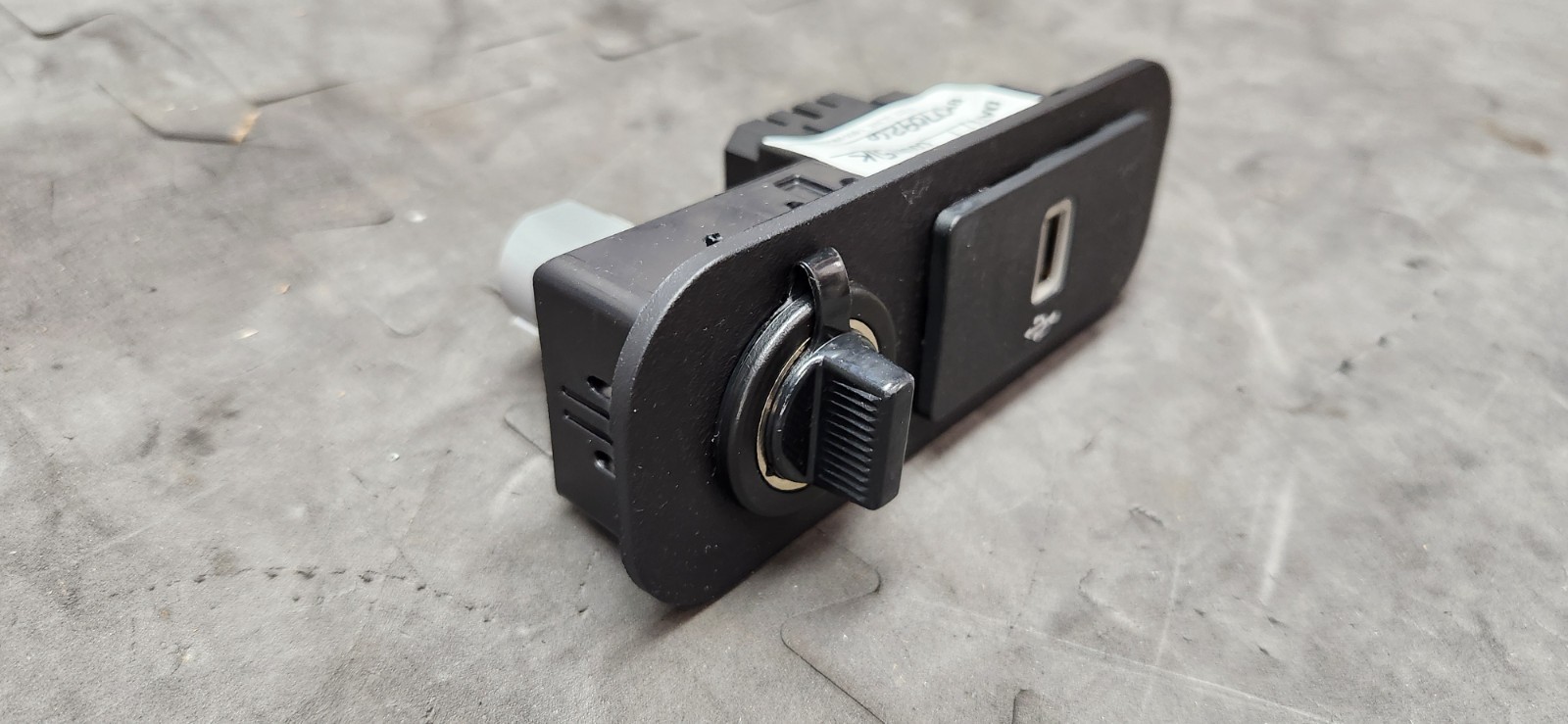 2015-2023 Ford Mustang USB Port Charger – OEM