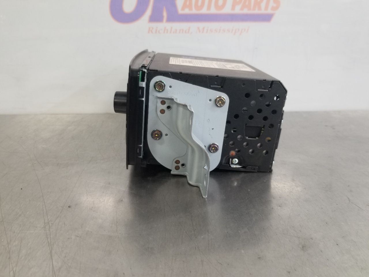 04 2004 TOYOTA SEQUOIA RADIO AUDIO RECEIVER 861200C071