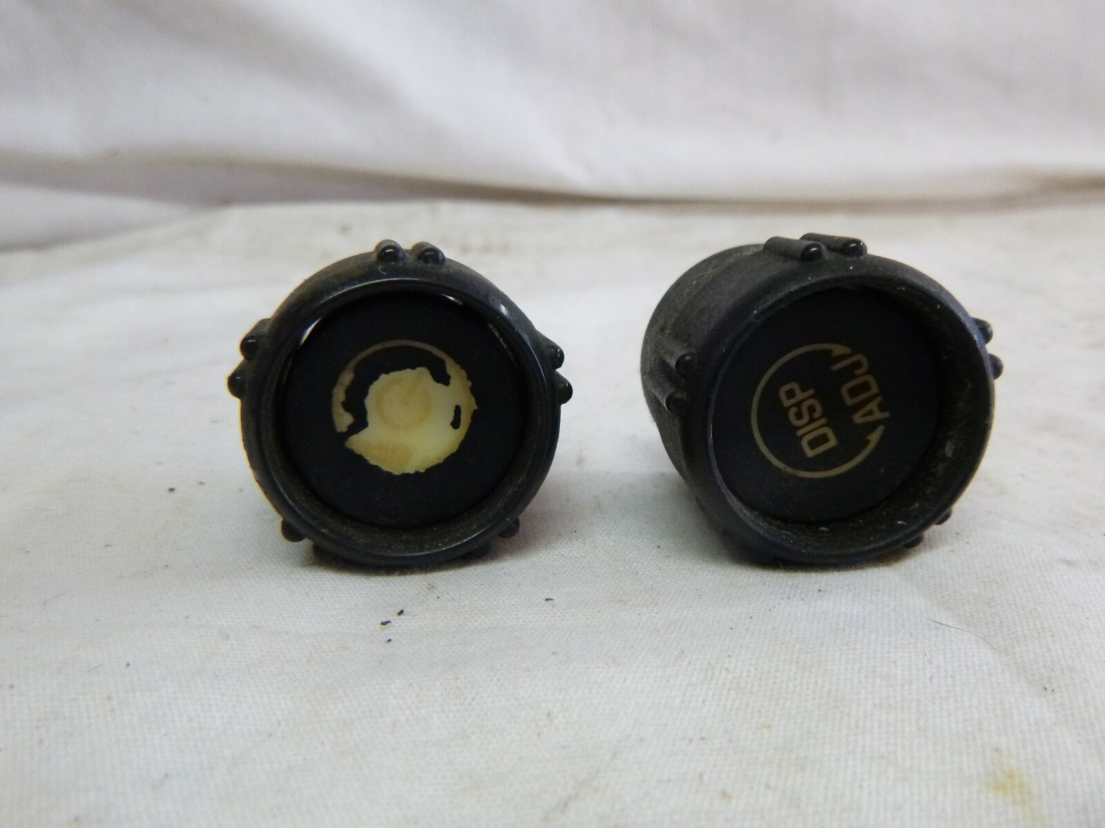 05 06 Chevrolet Equinox Radio Cd Knob Set 15850246 AUR106