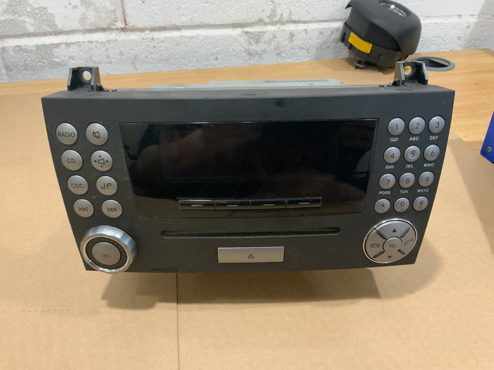 MERCEDES BENZ SLK R171 RADIO CD PLAYER STEREO HEAD UNIT A1718200586