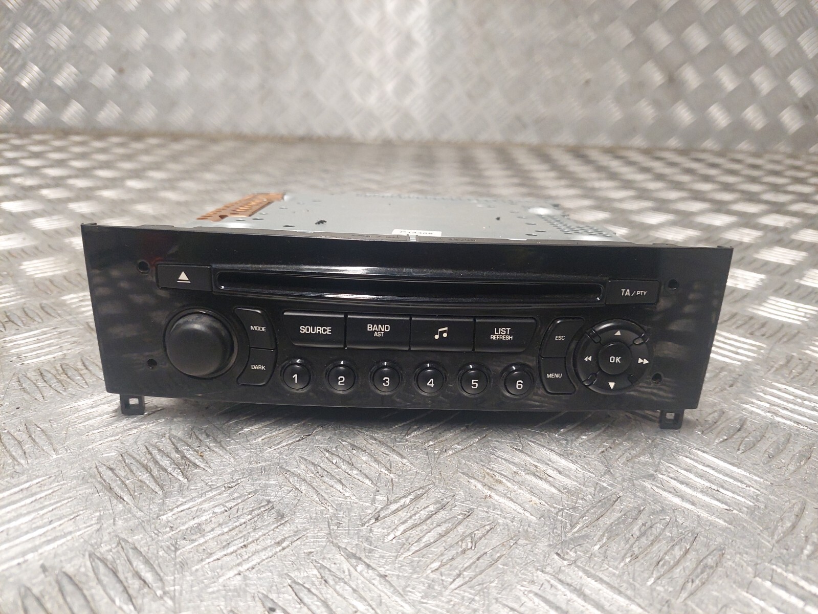 Peugeot RCZ GT 2010 radio stereo CD player head unit & digital display screen