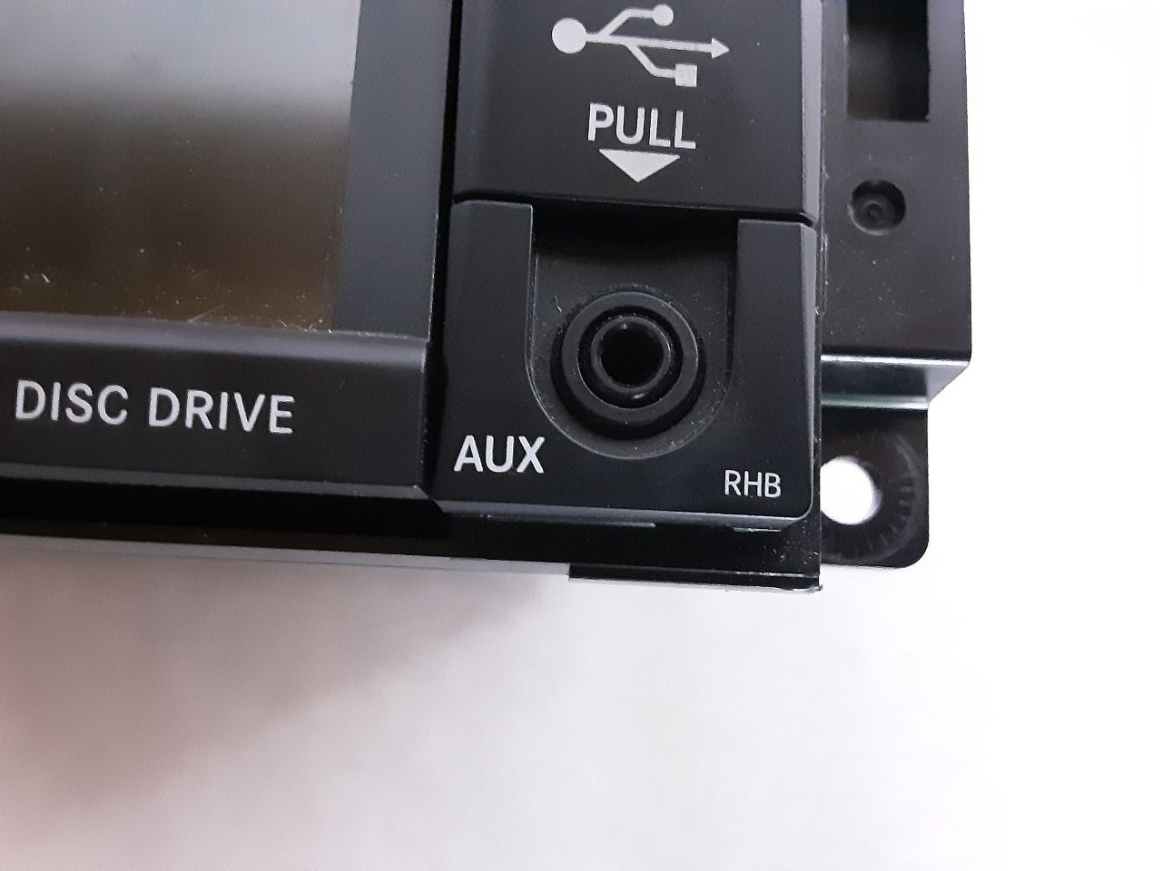 2013 2014 WRANGLER RECEIVER W/ NAVIGATION AND SATTELITE RADIO 05091338AC