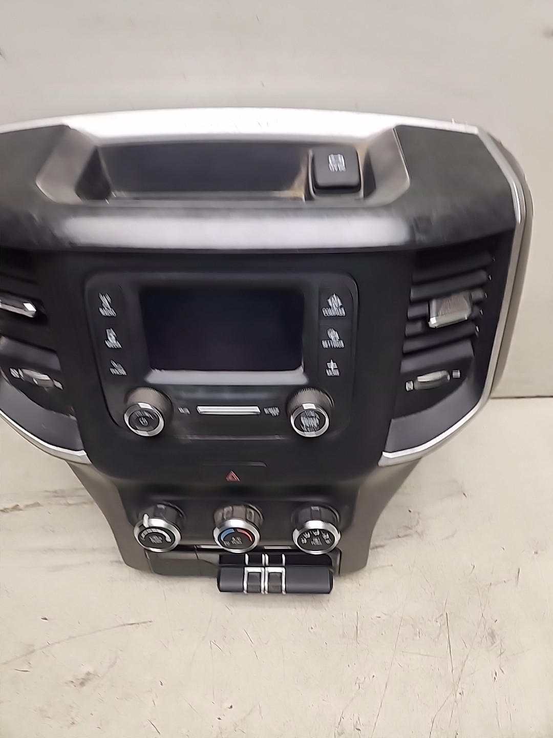 19-22 RAM VP2 UCONNECT 5″ TOUCHSCREEN SXM RADIO, A/C CONTROLS, VENTS BEZEL G600