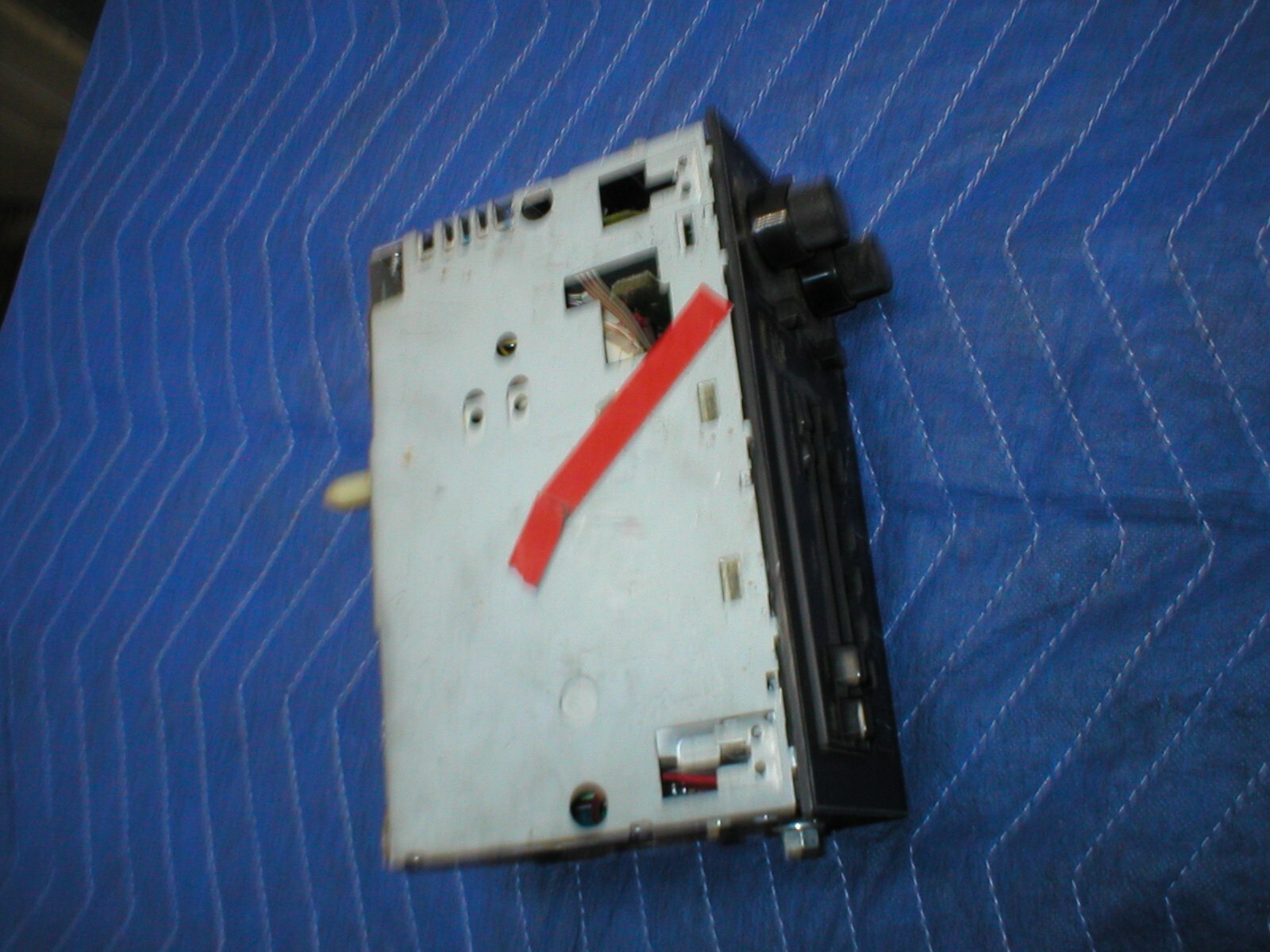 1990-1992 Camaro RS Z28 Yellow Print Delco AM FM Radio CASSETTE Player GM OEM 91
