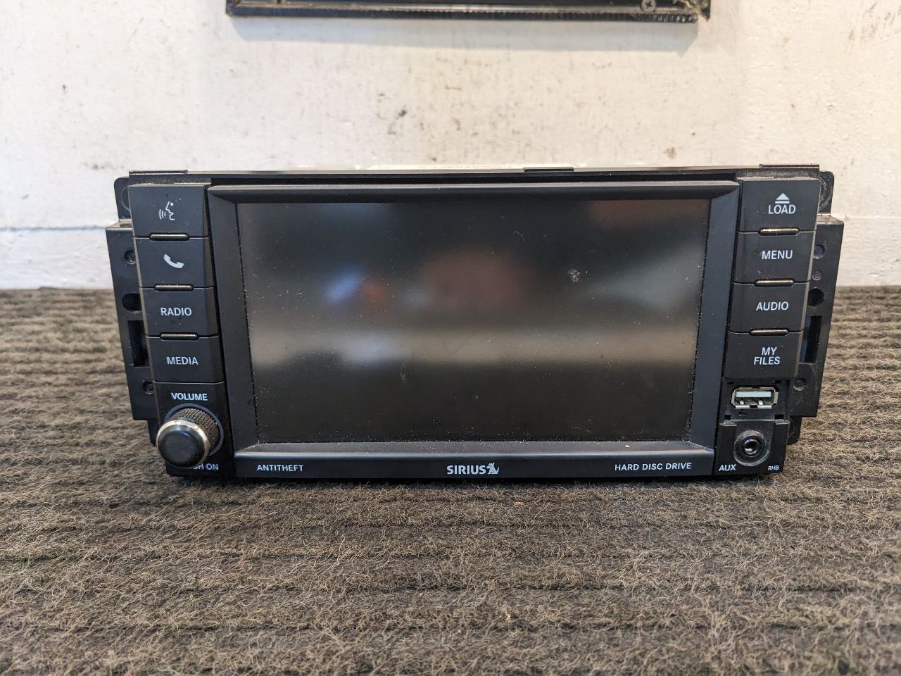 13 14 Challenger OEM navigation radio RHB P0509133AF