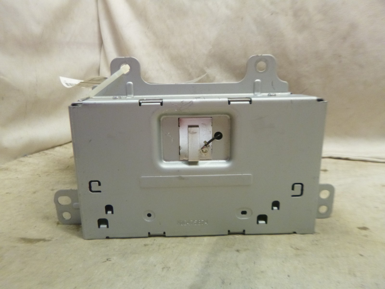 2017 17 Chevrolet Equinox Radio Receiver Mechanism w/ Vin Tag 84064074 FAC04