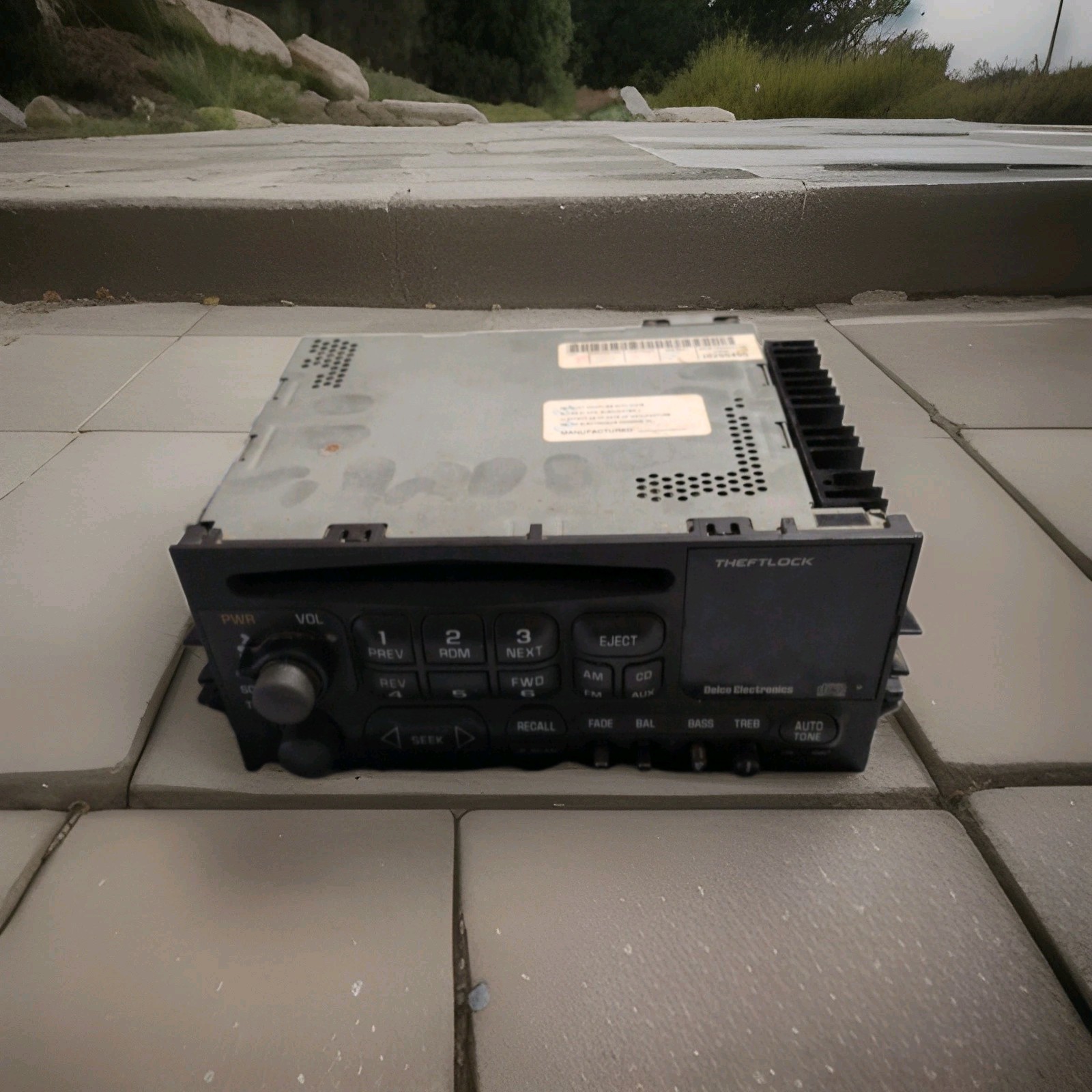 2000 Chevy Silverado CD AM/FM Original Radio with anti-theft clips