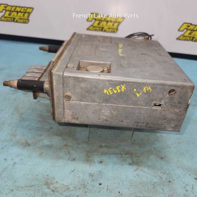 FORD PUSH BUTTON RADIO FOR PARTS OR REPAIR FITS 1965 LINCOLN 1227694