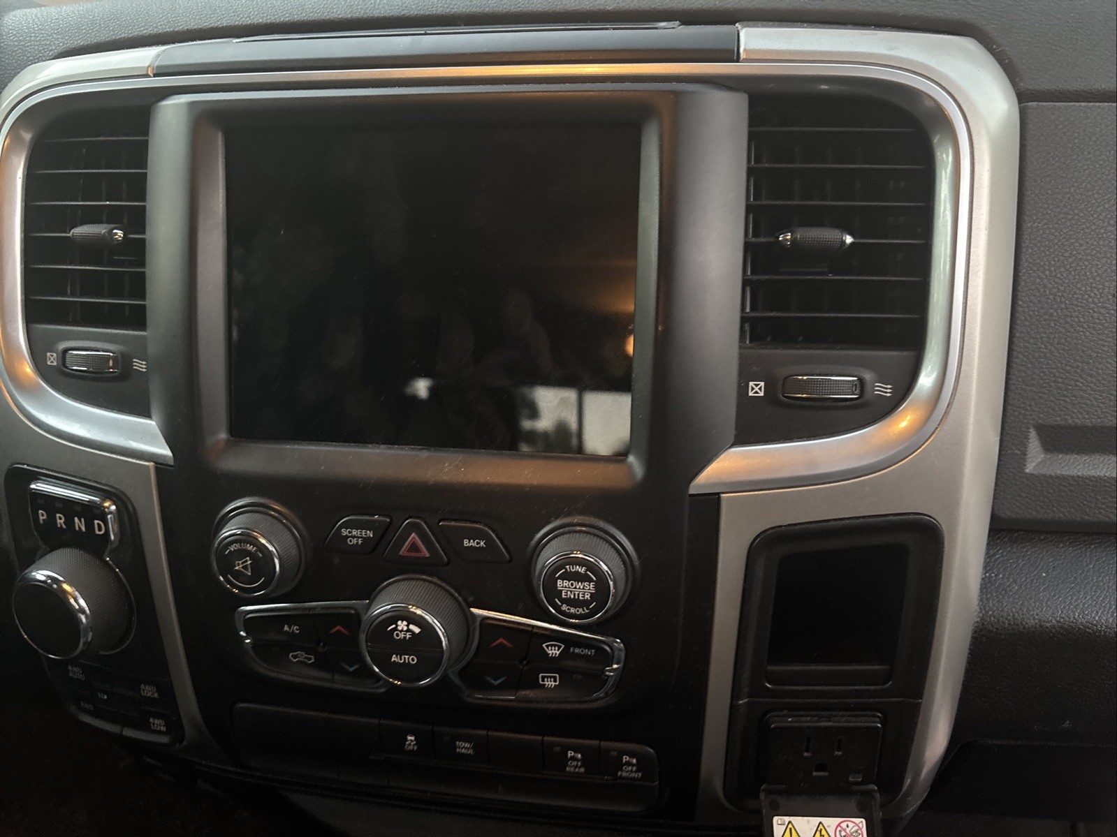 ✅ 2019-2023 RAM 1500 Classic OEM UCONNECT MULTI MEDIA RADIO NAVIGATION Screen