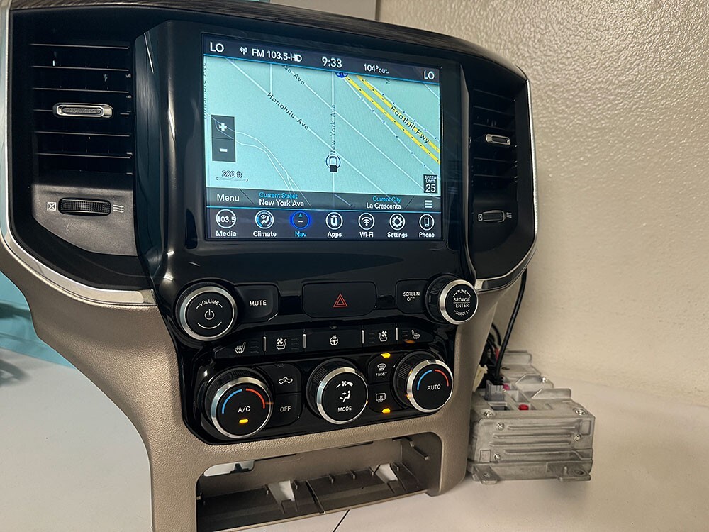 19-22 RAM UAV UCONNECT 4C 8.4″ DISPLAY CARPLAY/SXM/GPS RADIO WIRING BEZEL AC CNT