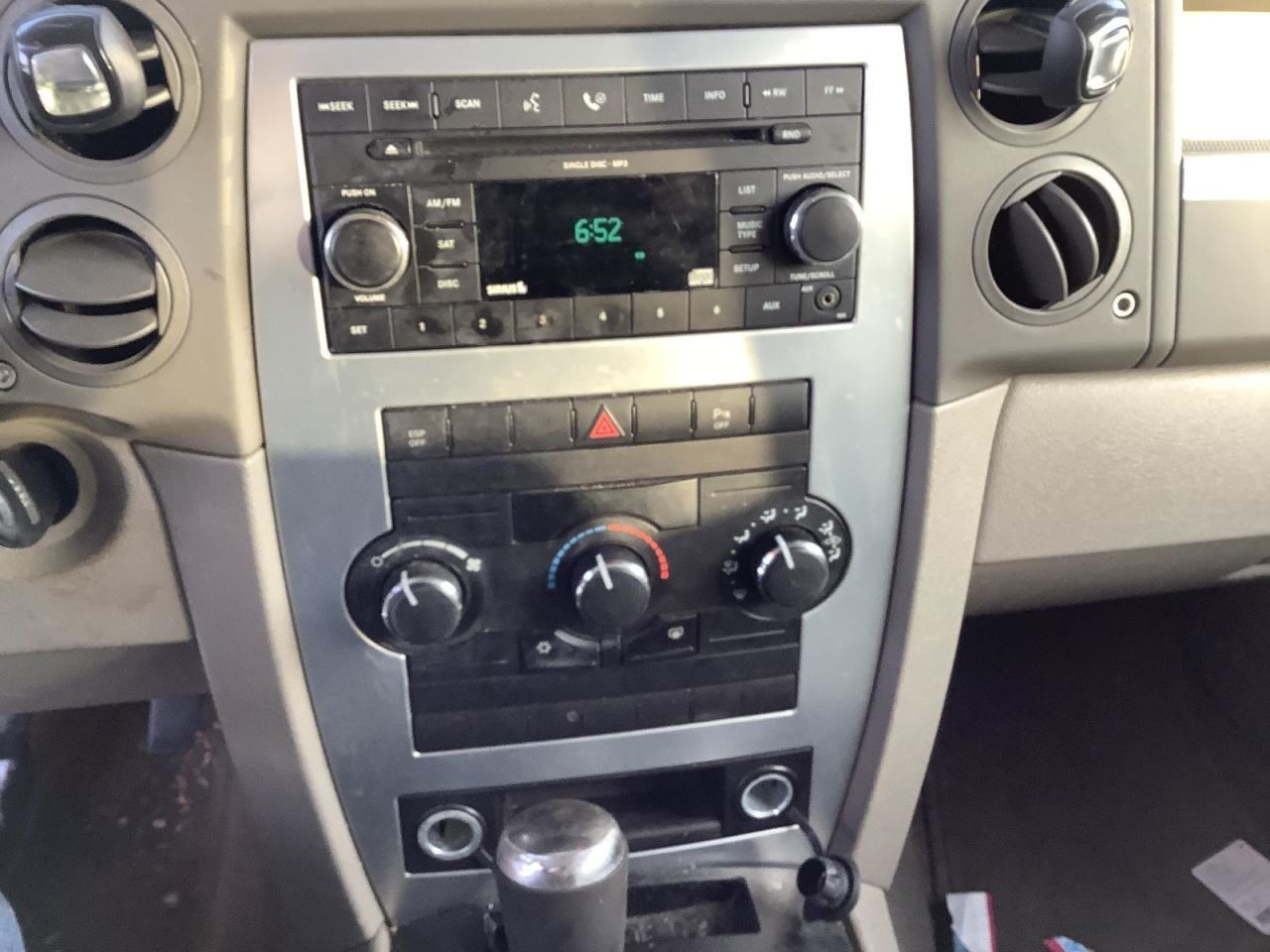 Audio Equipment Radio AM-FM-CD-MP3 Face Plate ID RES Fits 08-10 DAKOTA 350993