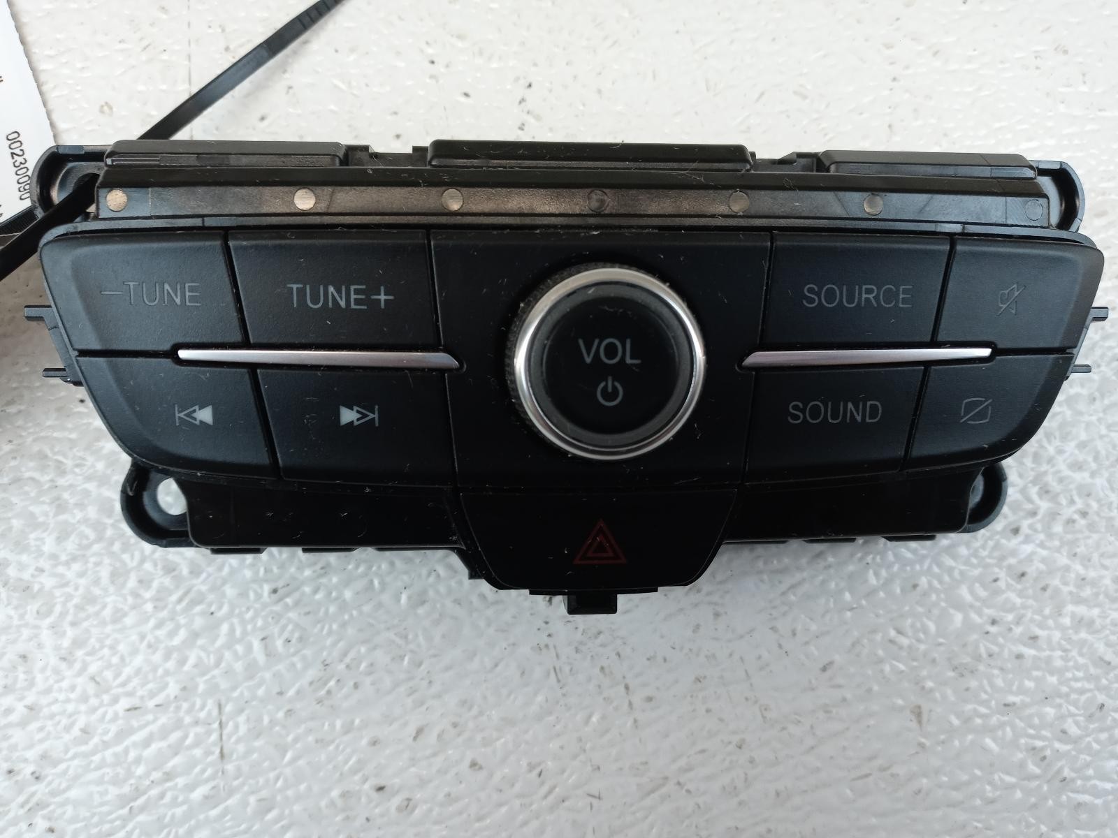 17-19 Ford Escape Audio & Visual Equip. Control Panel **May Need Programming**