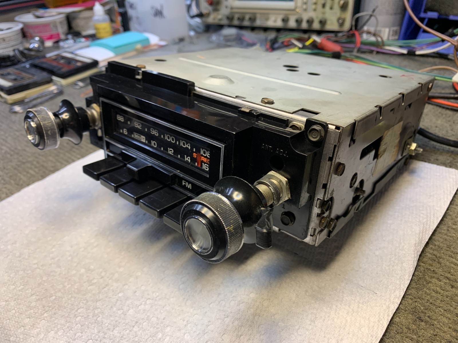 1977 GM Delco Chevy Corvette AM FM Stereo Radio with Knobs 77 RARE One Year