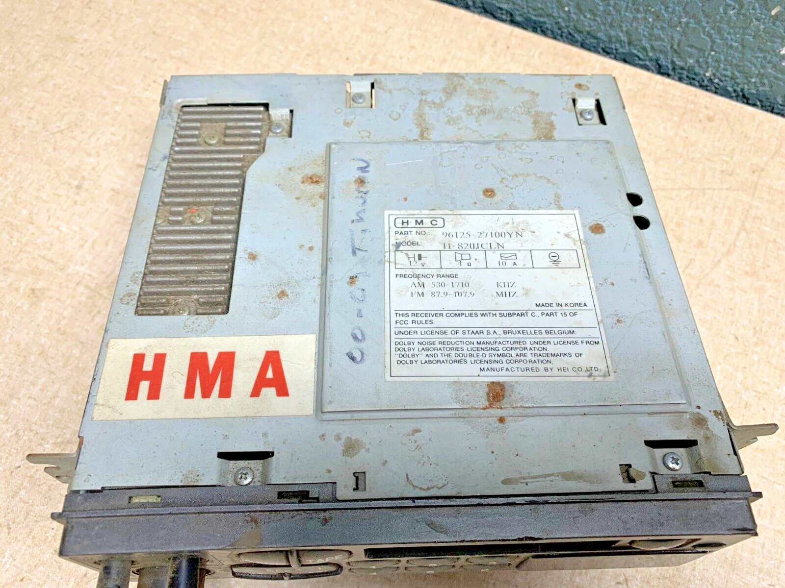 2000 01 HYUNDAI TIBURON RADIO CASSETTE PLAYER CONDITION UNKNOWN