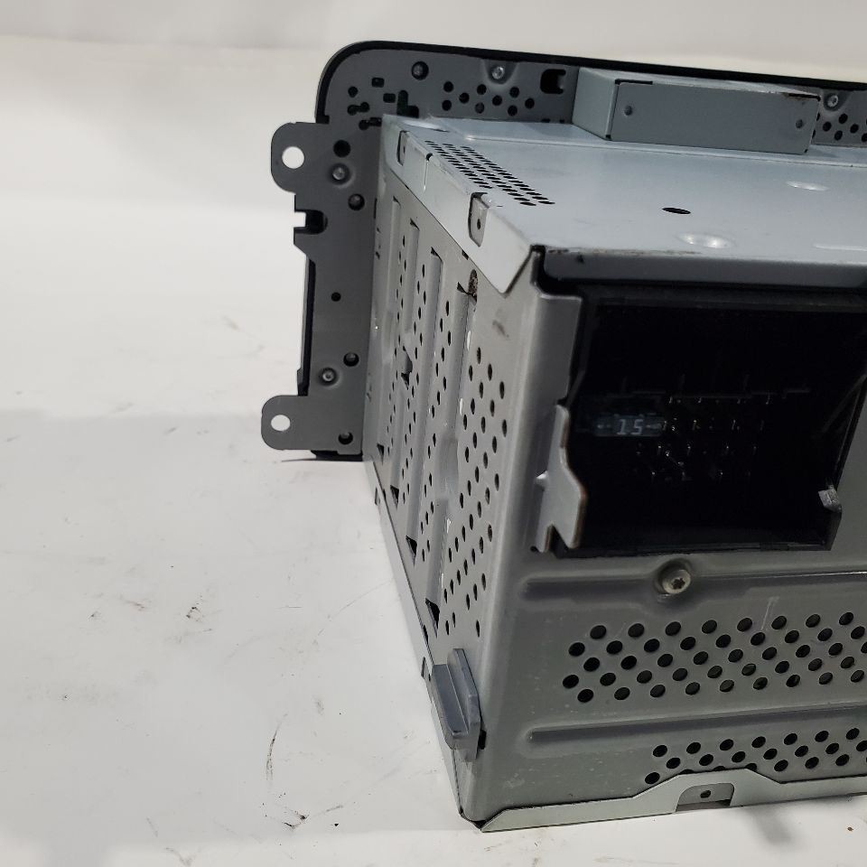 2015 Volkswagen Passat OEM Radio Receiver 1k0035188f
