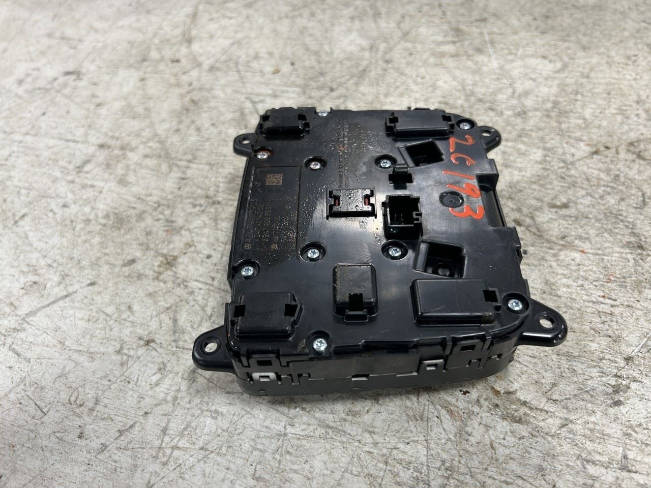 2021 MERCEDES BENZ GLS580 OEM Center Console Controller Part Number A2479003903