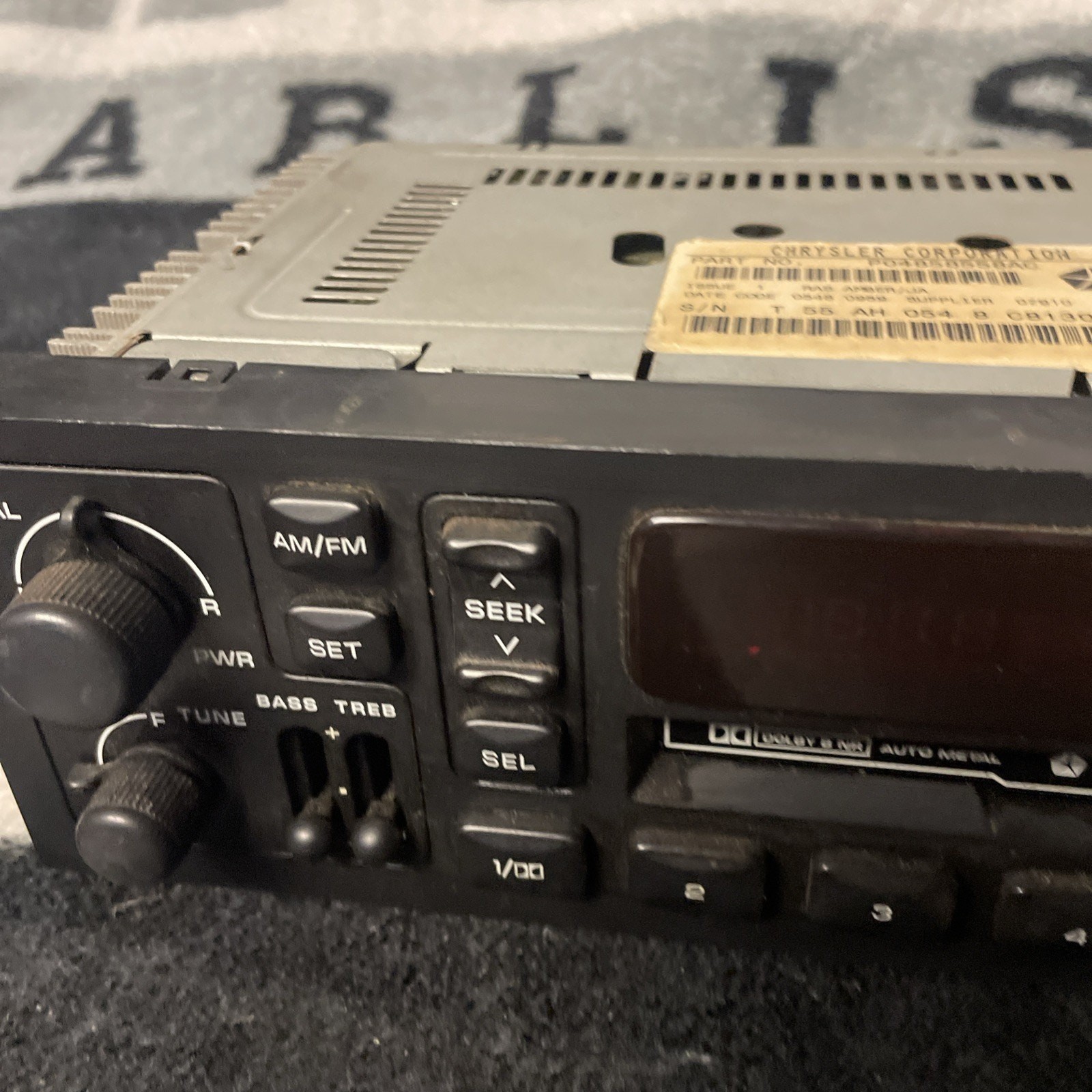 OEM Chrysler Dodge Jeep Infinity AM/FM Cassette Radio P04858558AC – NOS Untested