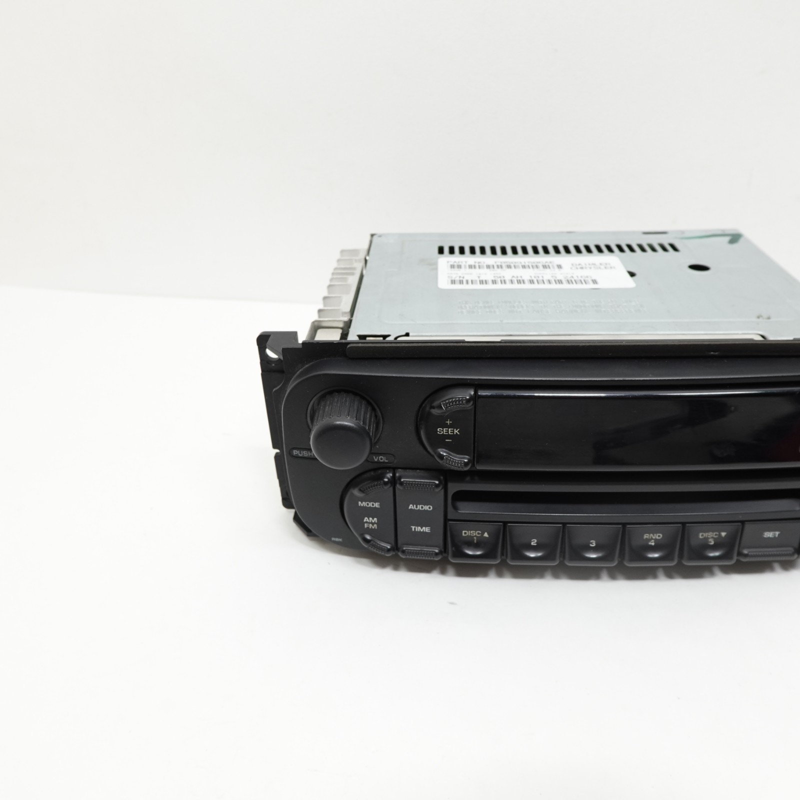 2002 – 2006 Jeep Wrangler TJ Audio Radio Receiver AM/FM/6-CD Changer P05091506AE