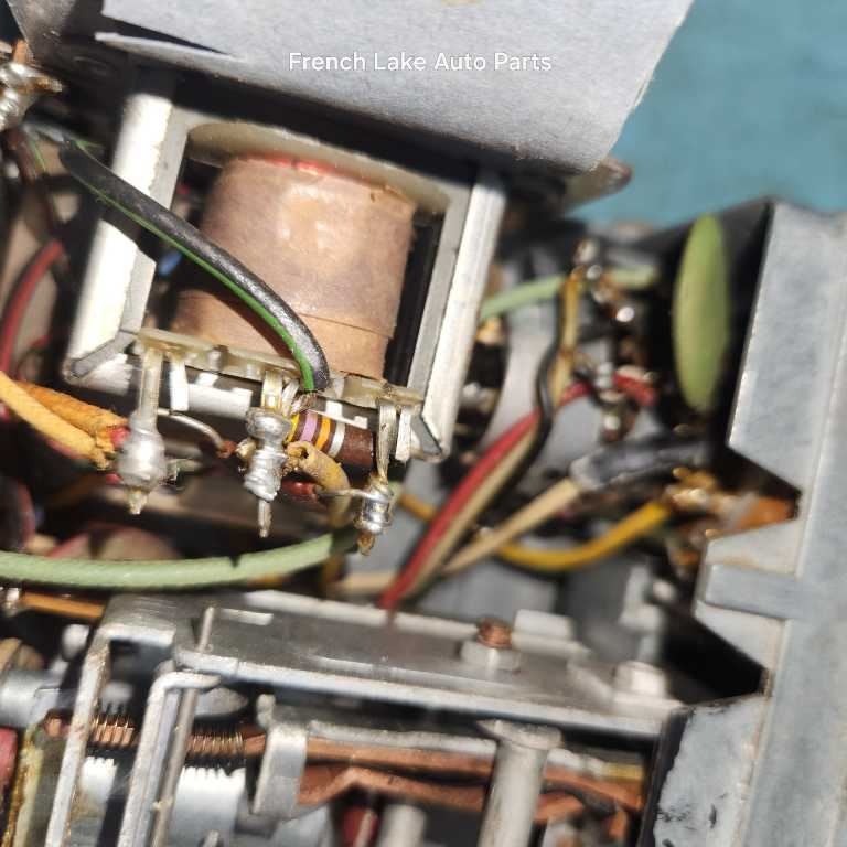 FORD PUSH BUTTON RADIO FOR PARTS OR REPAIR FITS 1965 LINCOLN 1227694